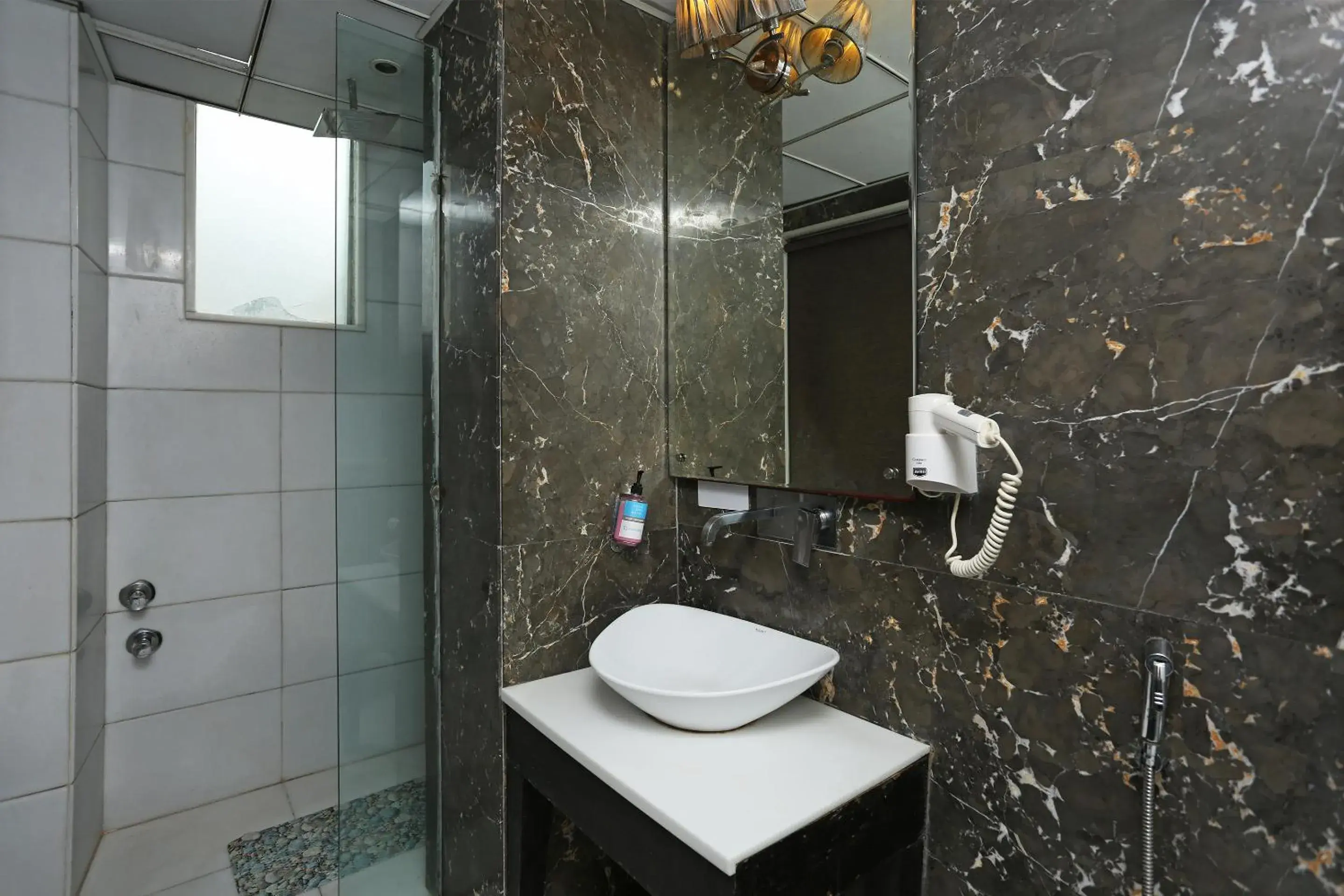 Bathroom in Hotel Uppal International - New Delhi Railway Station - Paharganj