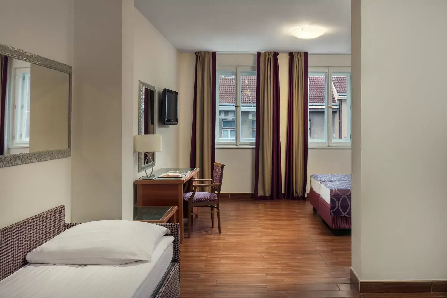 Bedroom, Seating Area in Hotel Galileo