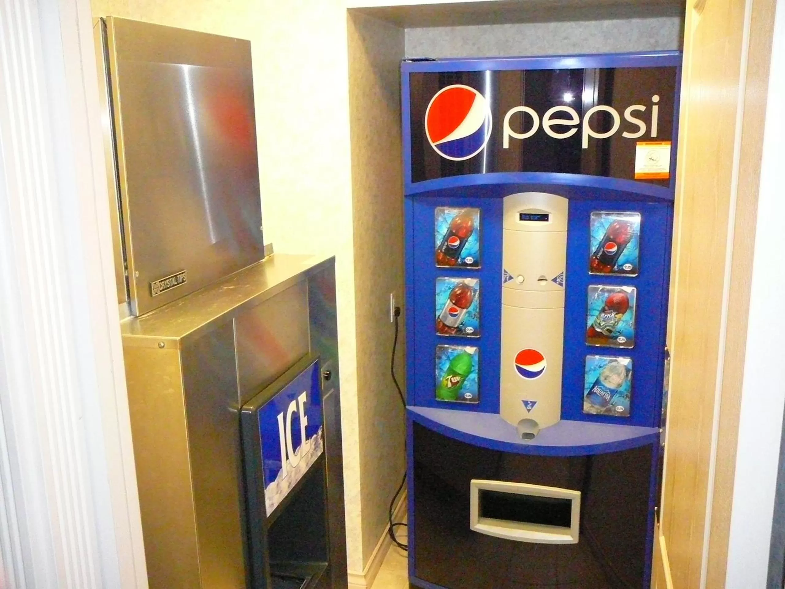 Drinks in Coast Abbotsford Hotel & Suites