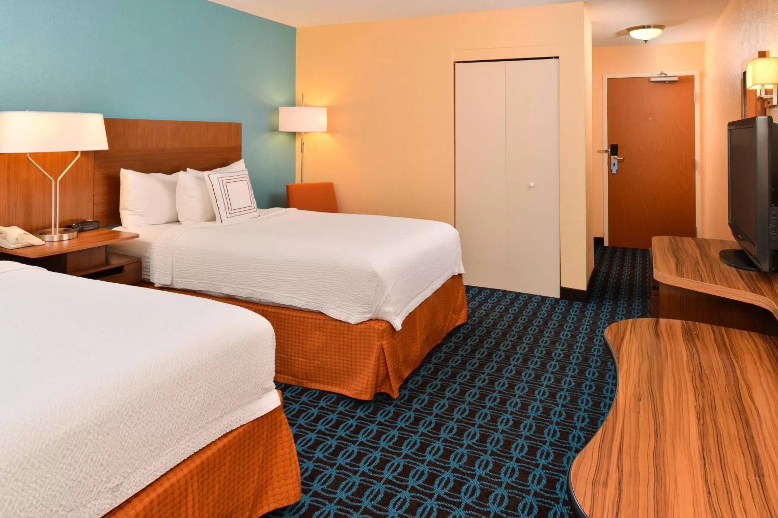 Photo of the whole room, Bed in Fairfield Inn & Suites Cleveland Avon