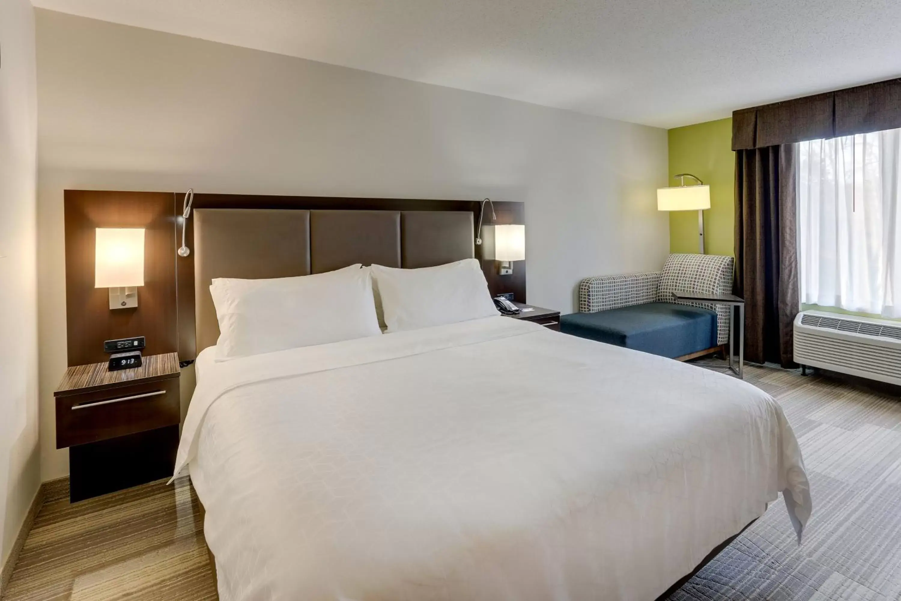Photo of the whole room, Bed in Holiday Inn Express Hotel & Suites Dayton-Centerville, an IHG Hotel