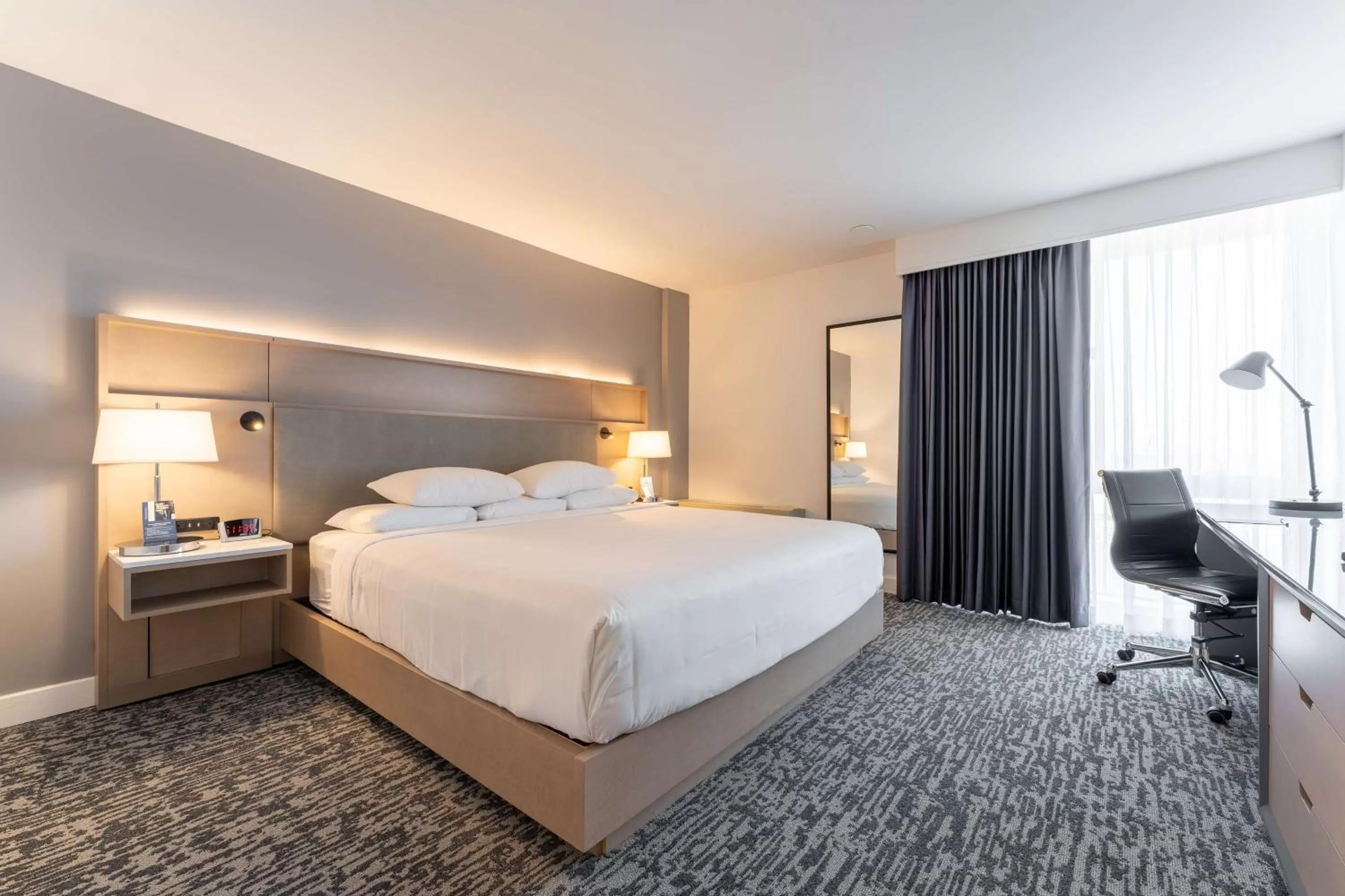 King Room - Non-Smoking in Radisson Hotel JFK Airport