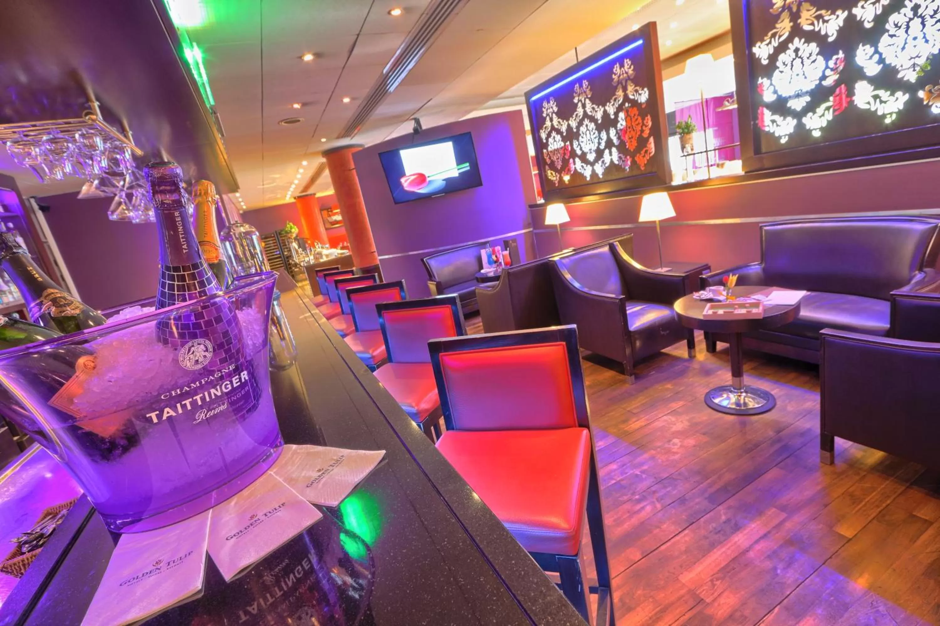 Lounge or bar in Golden Tulip CDG Airport Roissy