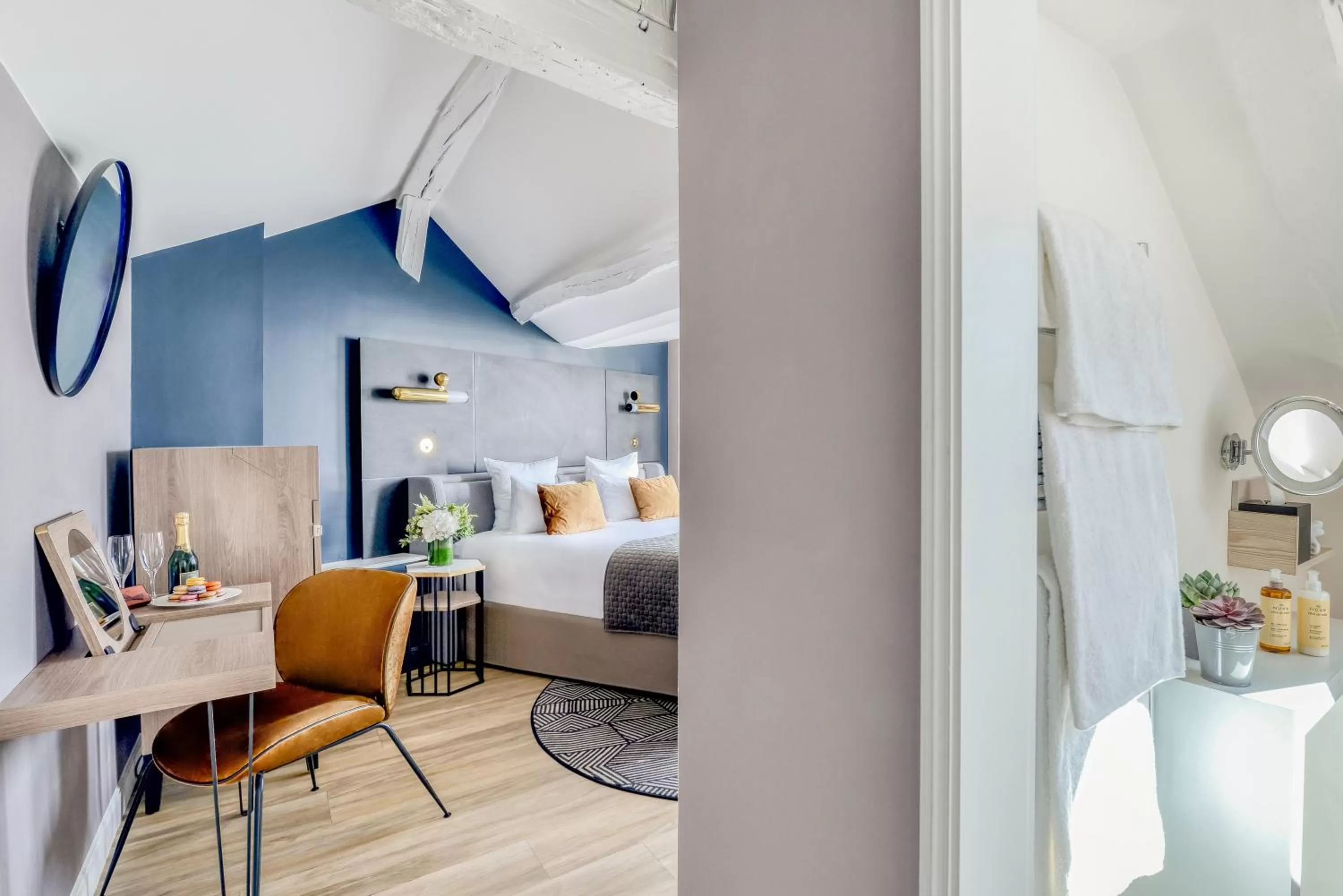 Bed in Hotel Opéra Opal