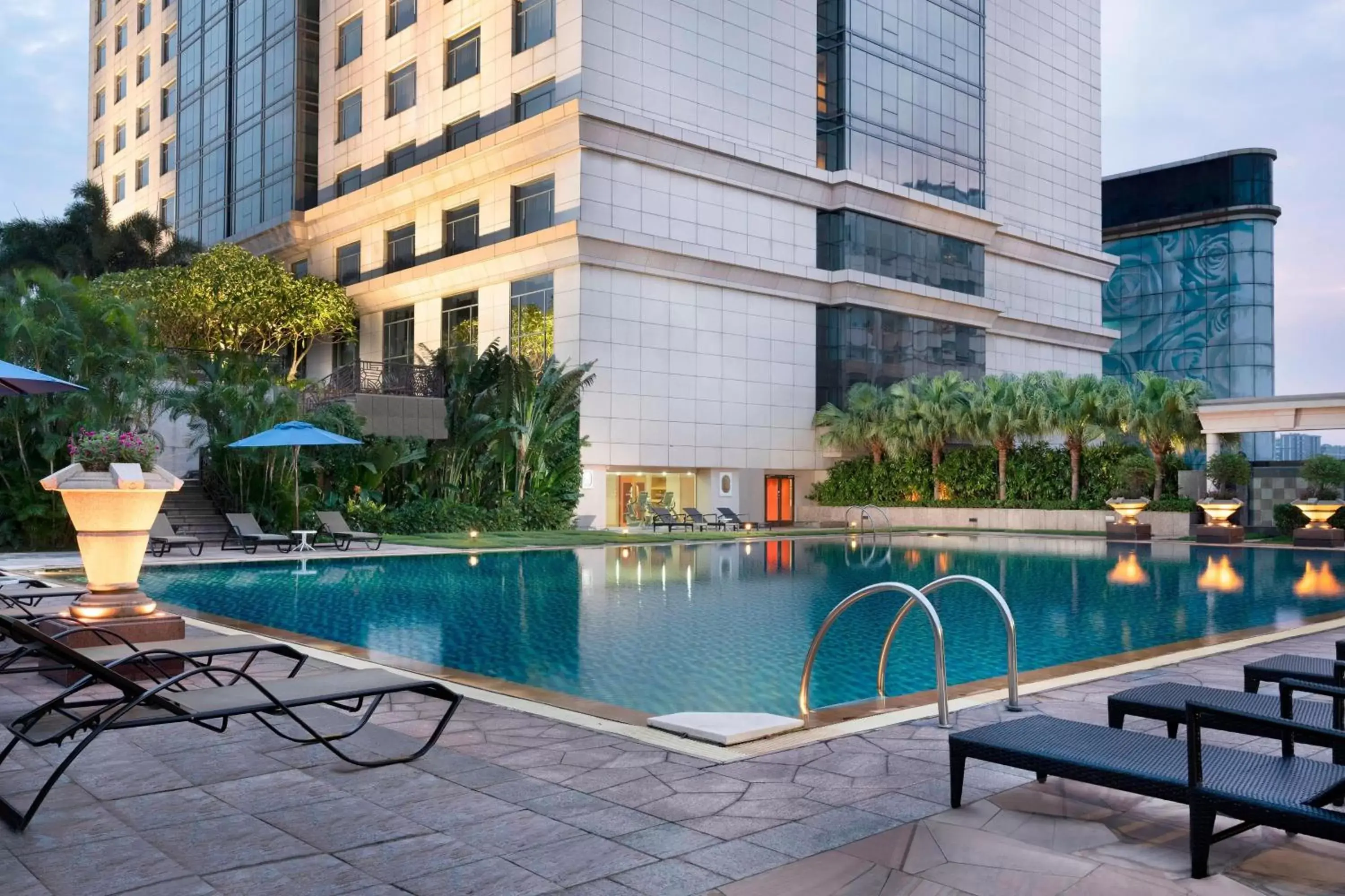 Swimming Pool in Sheraton Dongguan Hotel