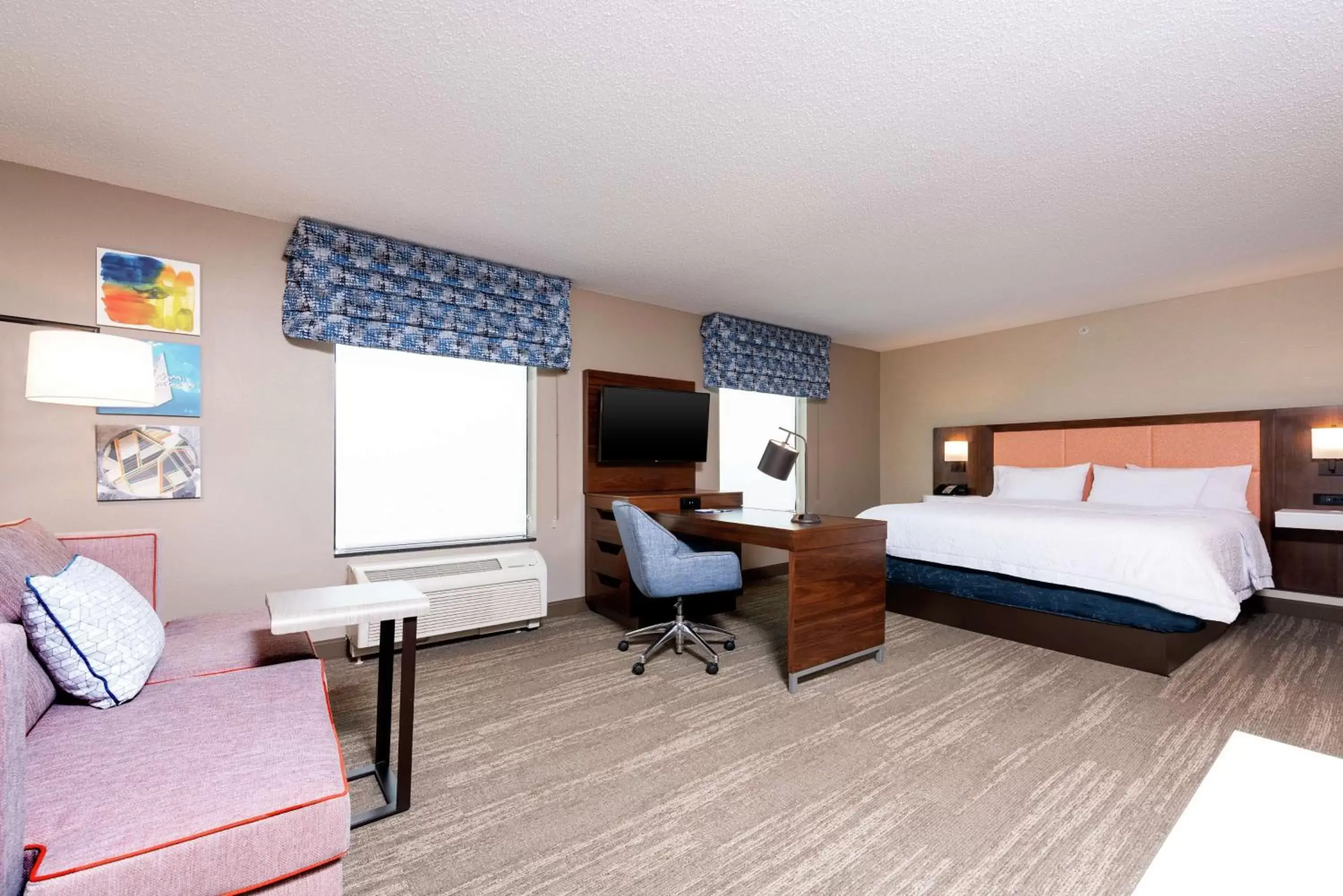 Bedroom, Bed in Hampton Inn & Suites Marshalltown
