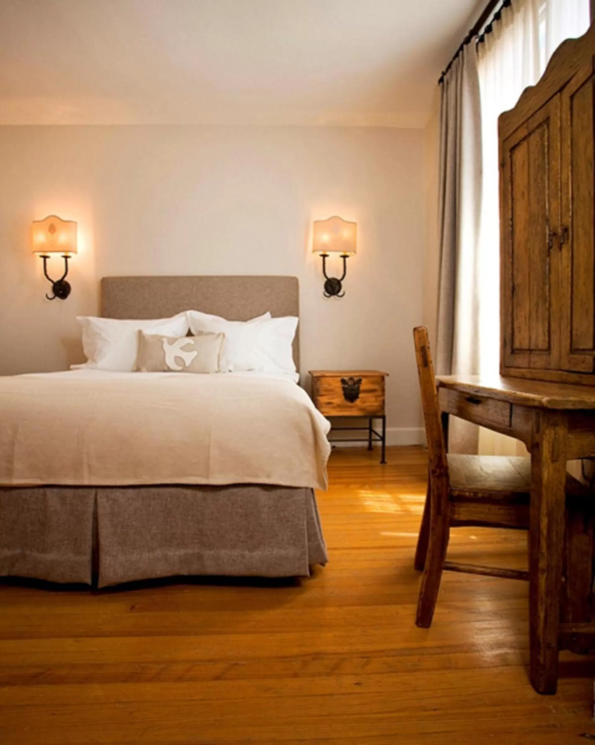 Bed in Hotel St Francis