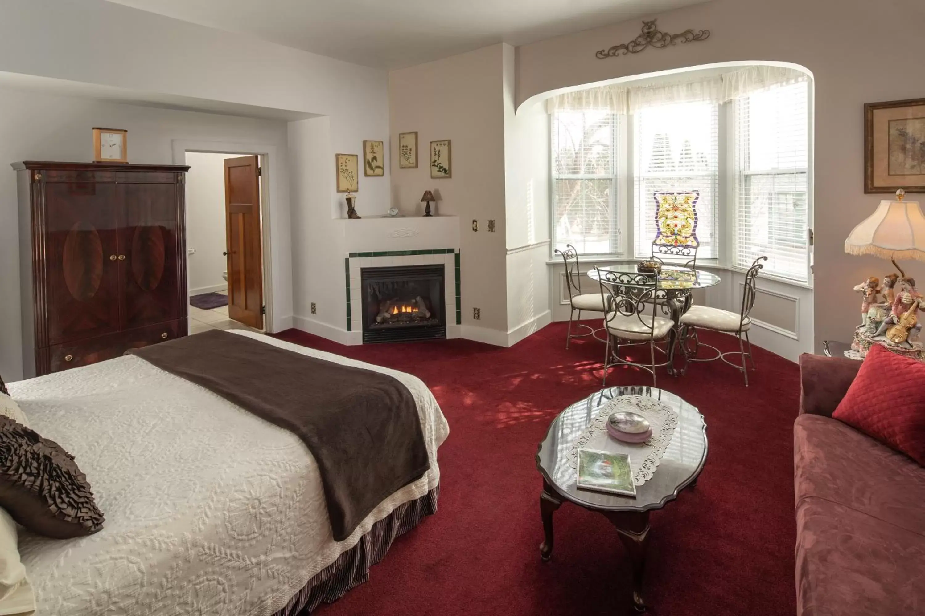 King Suite in Cloran Mansion Bed & Breakfast King Suite in Cloran Mansion Bed & Breakfast