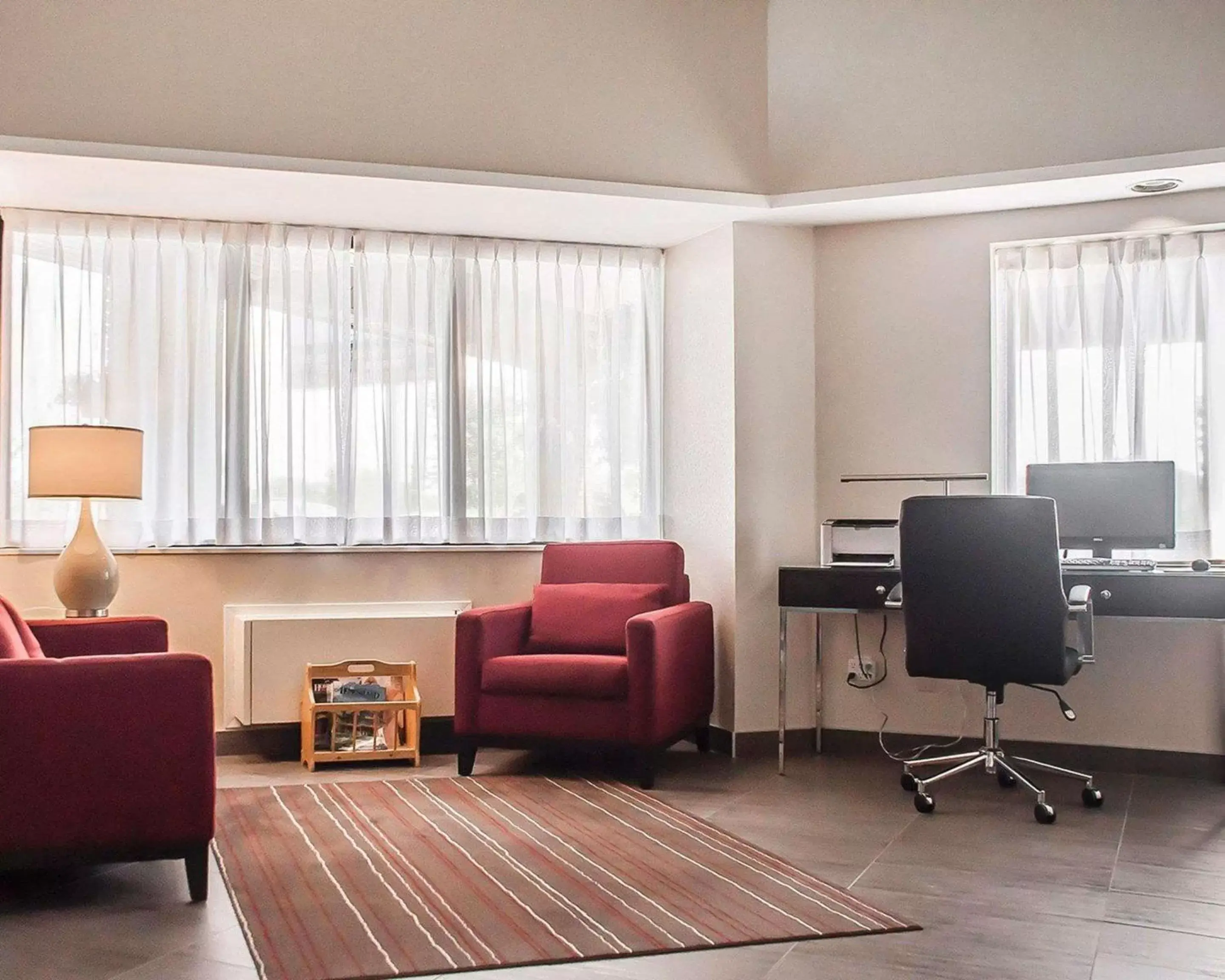 Lobby or reception, Seating Area in Comfort Inn Orillia