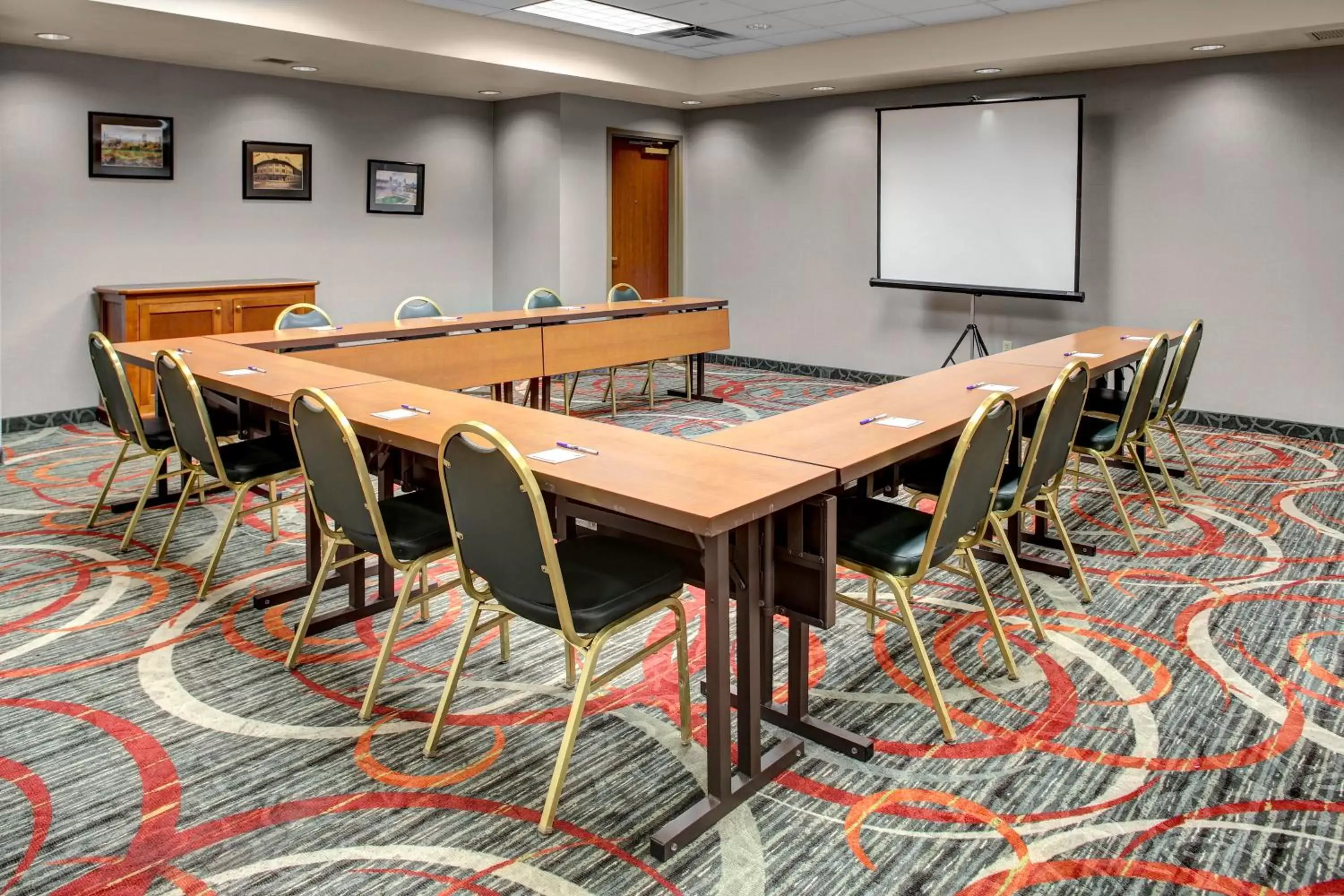 Meeting/conference room in Holiday Inn Express Hotel & Suites Pittsburgh-South Side, an IHG Hotel