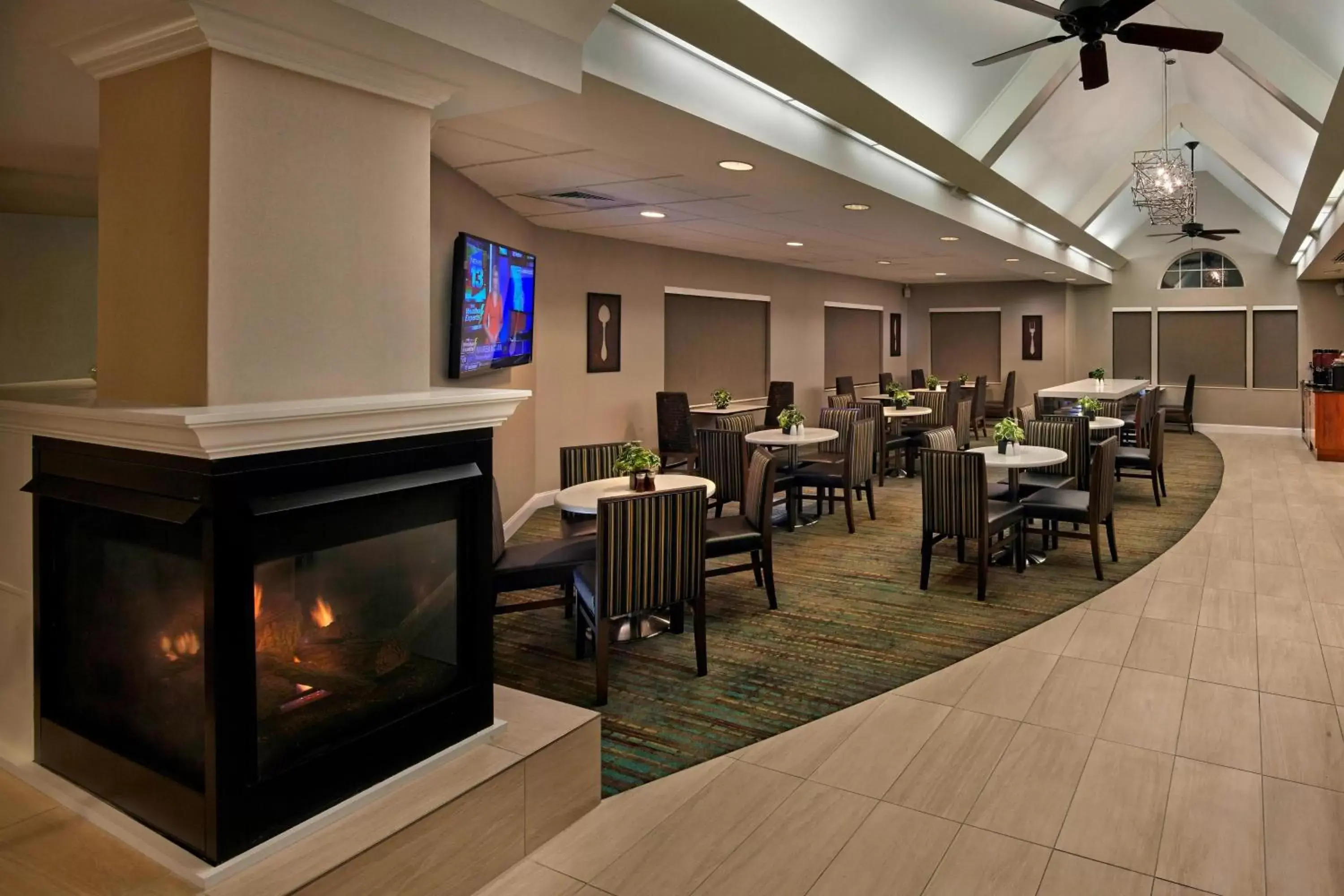 Restaurant/Places to Eat in Residence Inn by Marriott Orlando East/UCF Area