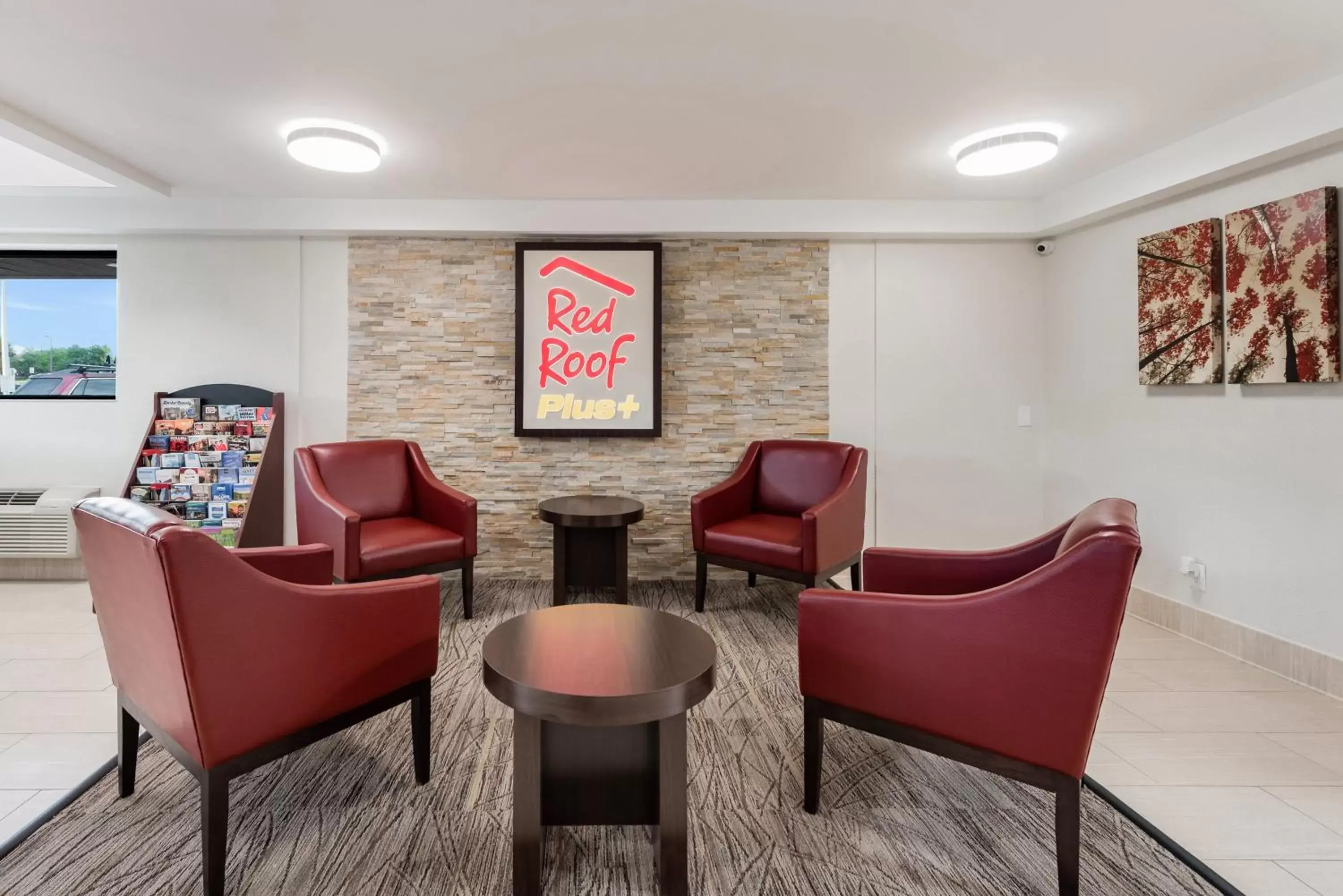 Lobby or reception, Seating Area in Red Roof Inn PLUS+ Columbus - Worthington