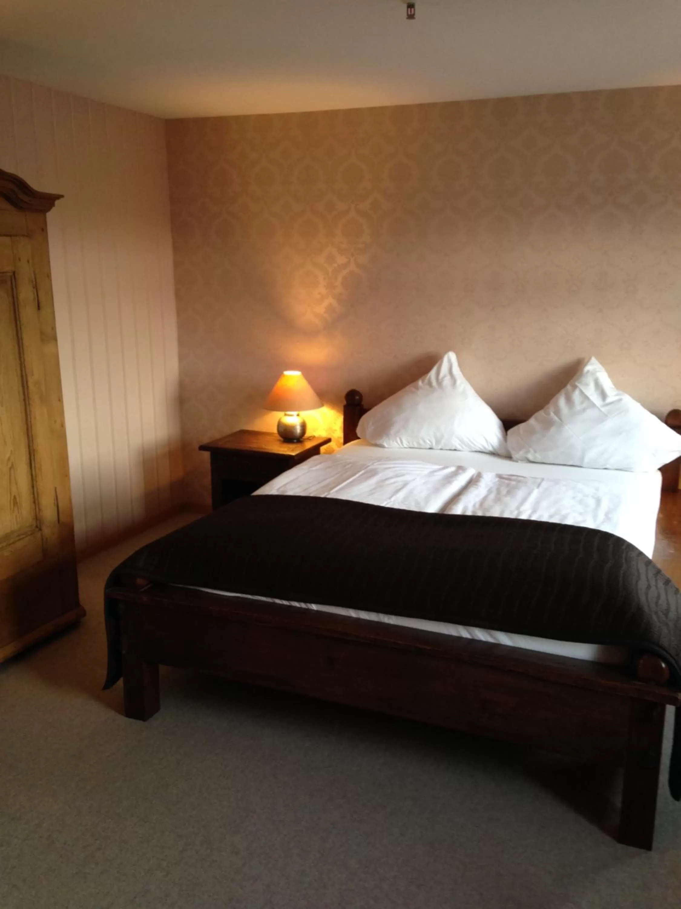 Bed in Zur Ewigen Lampe Romantisches Landhotel & Restaurant