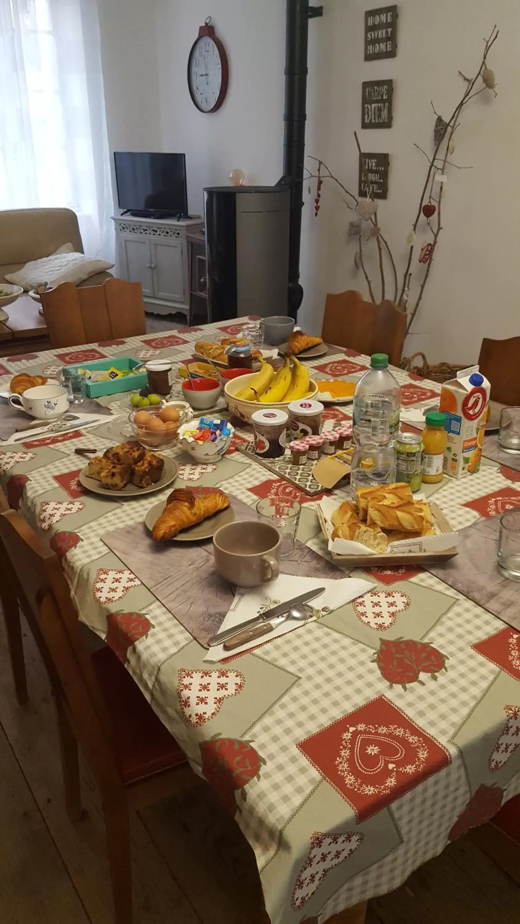 Communal kitchen in Maison de ville au pied de la Montagne Noire