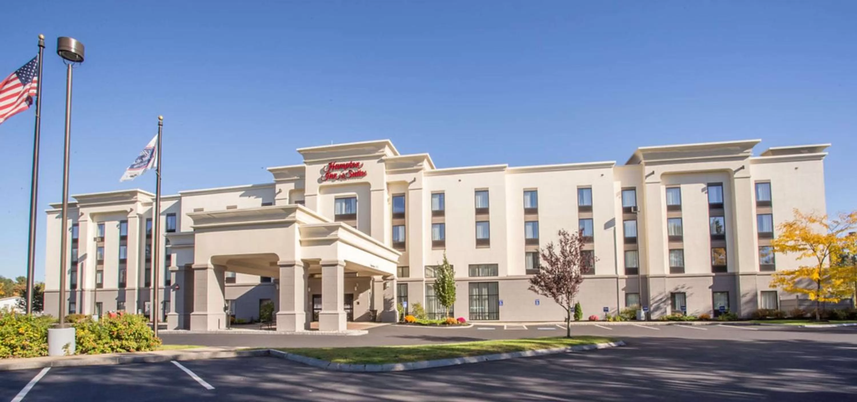 Property building in Hampton Inn & Suites Tilton