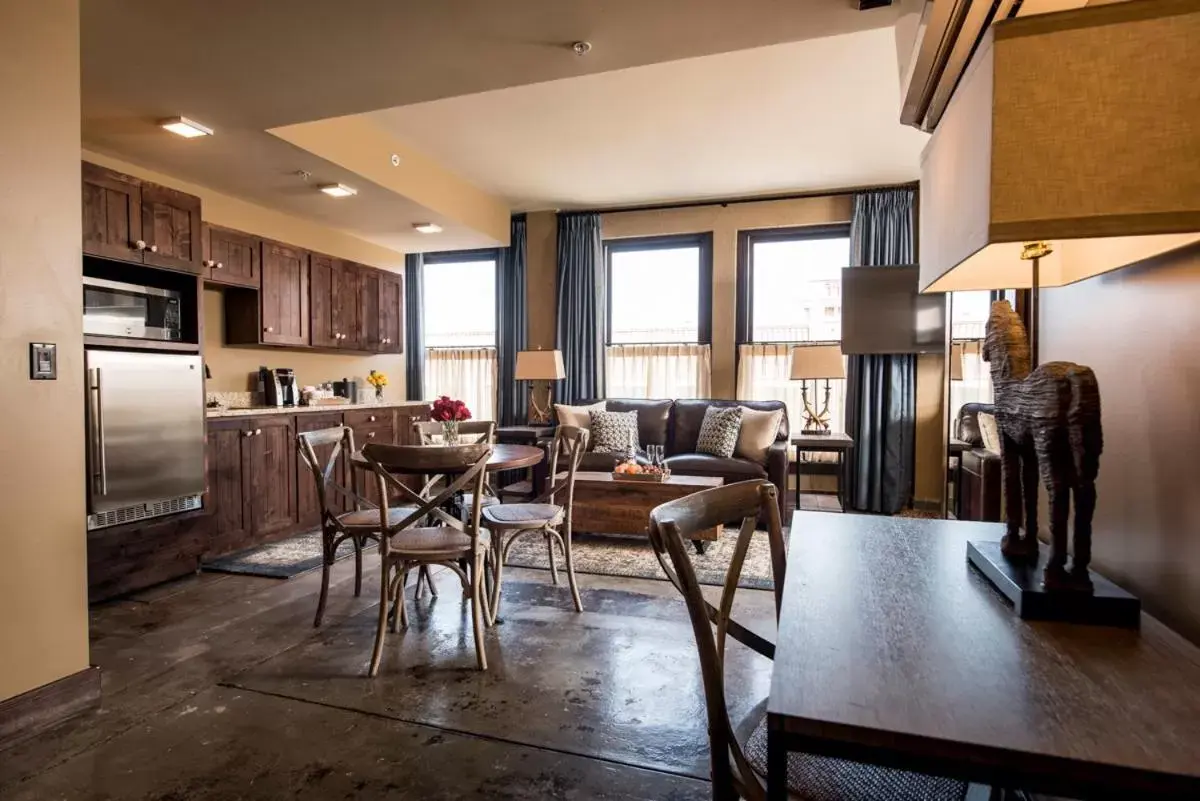 Lounge or bar, Seating Area in Frontier Hotel Pawhuska