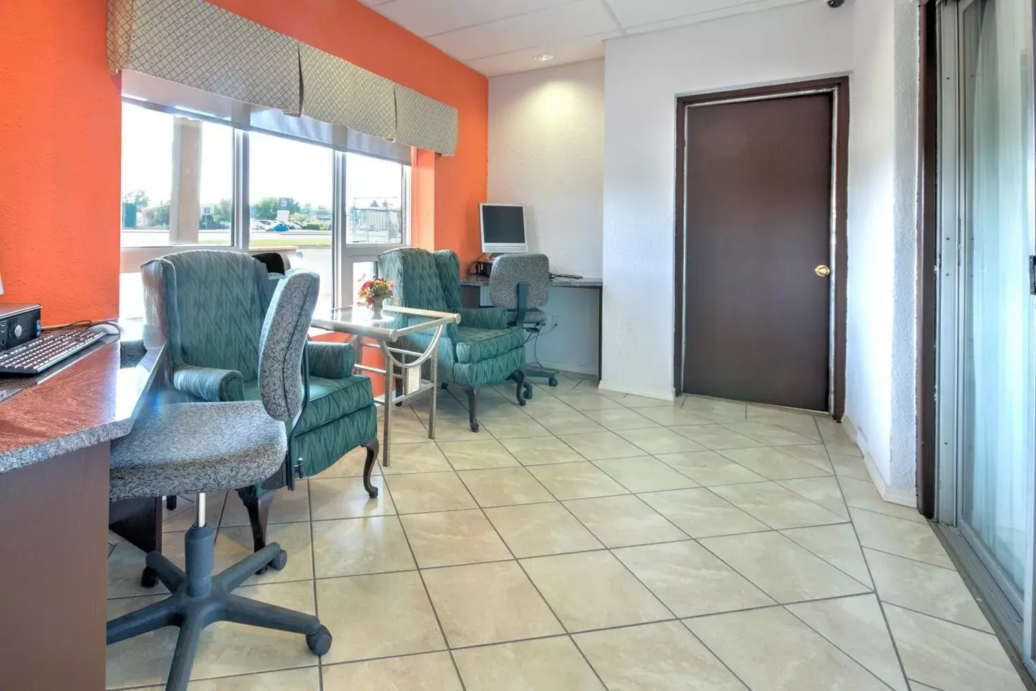 Business facilities in Motel 6-Lethbridge, AB