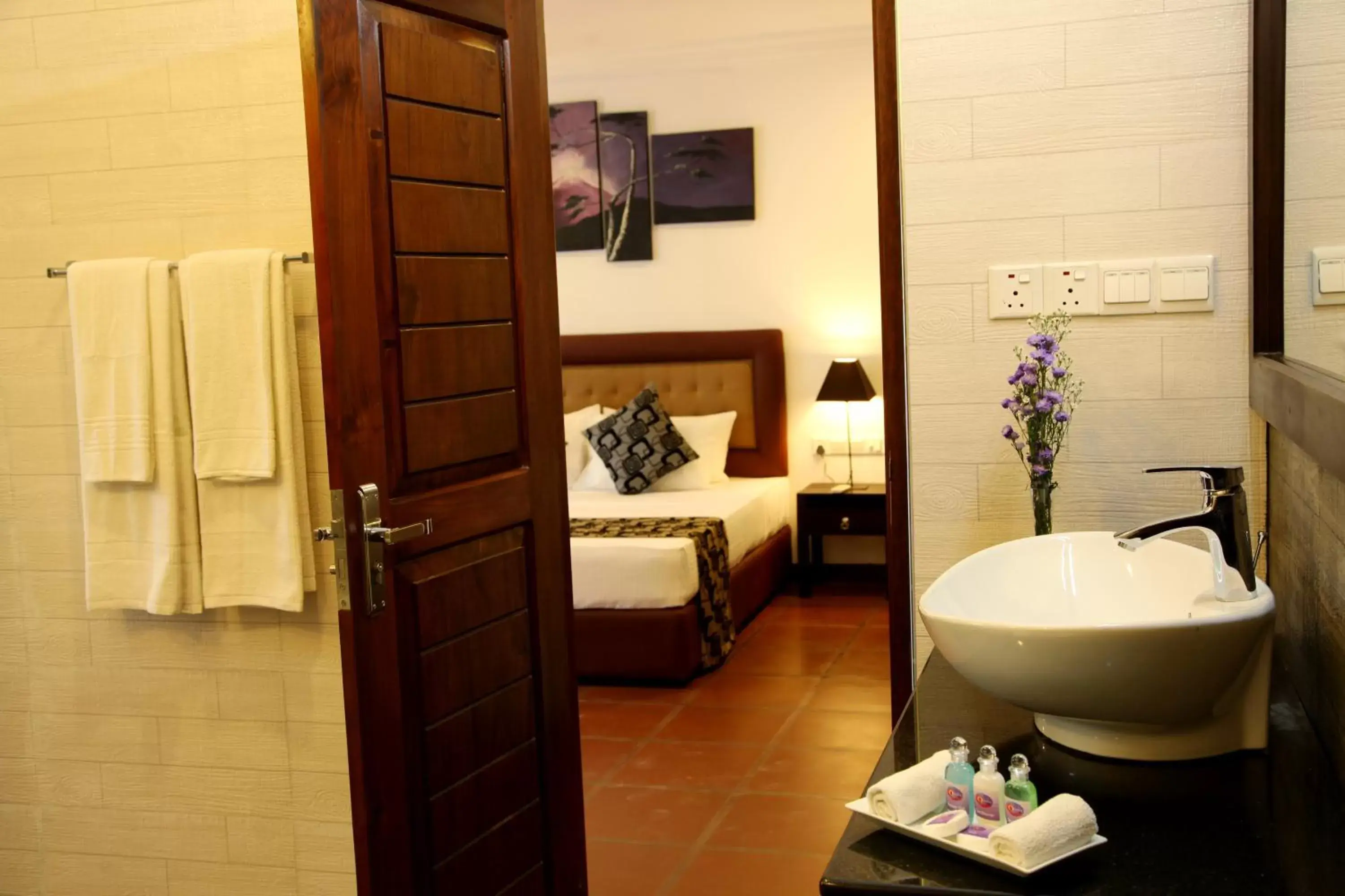 Bathroom, Bed in Oreeka - Katunayake Airport Transit Hotels Bathroom, Bed in Oreeka - Katunayake Airport Transit Hotels