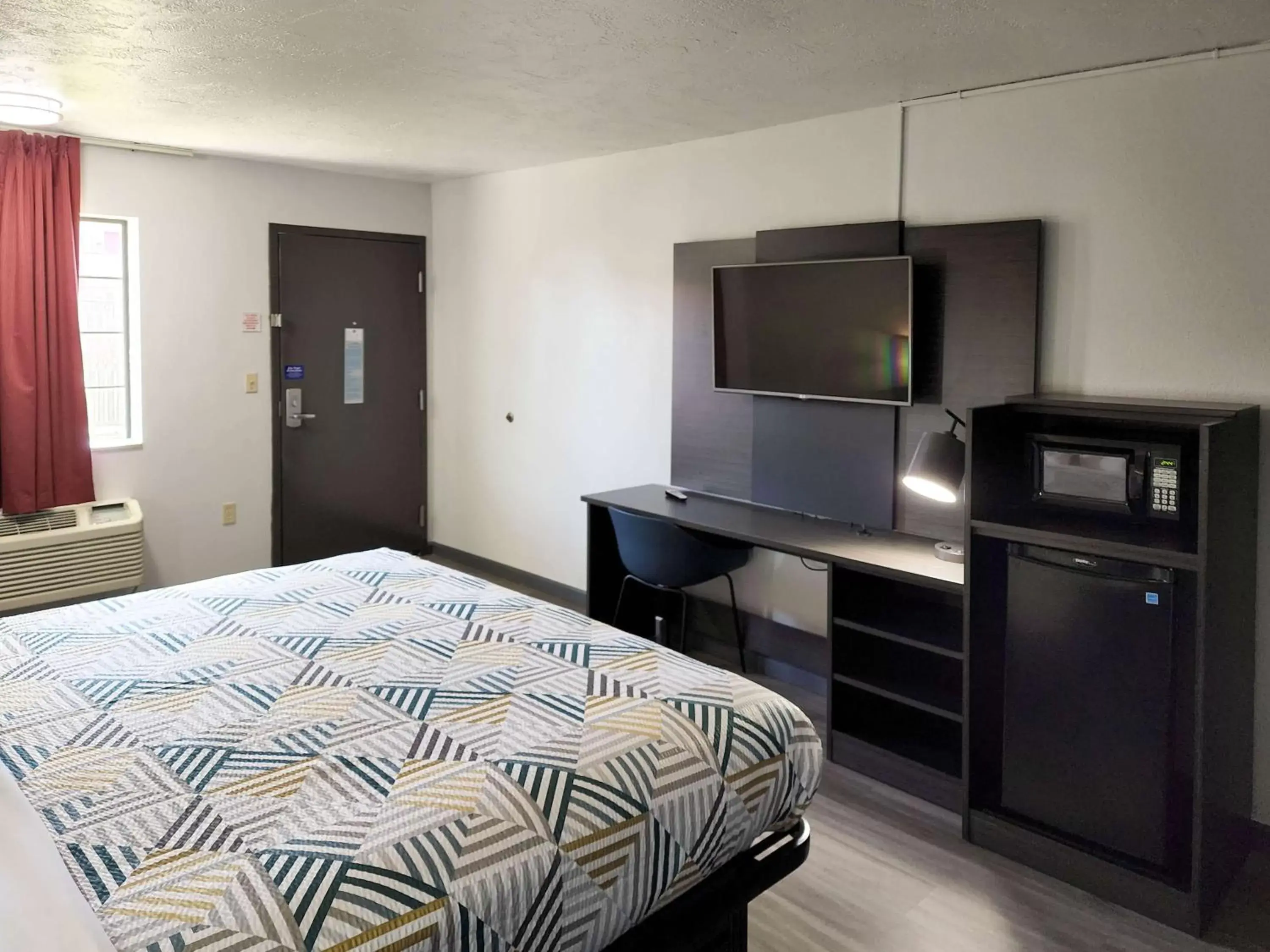 Bedroom, Bed in Motel 6 Oklahoma City OK Frontier City
