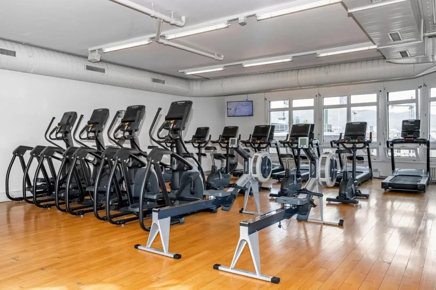 Fitness centre/facilities, Fitness Center/Facilities in Central Plaza