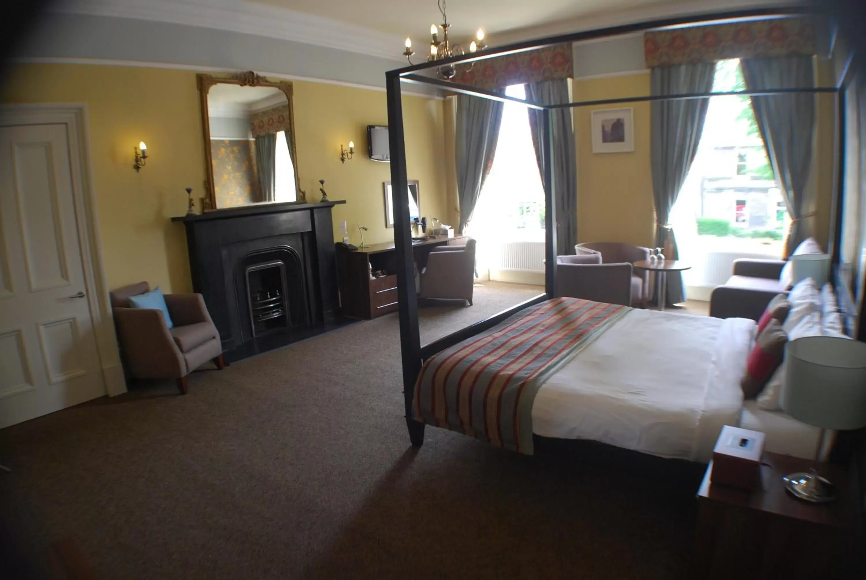 Photo of the whole room, Bed in The Salisbury Hotel