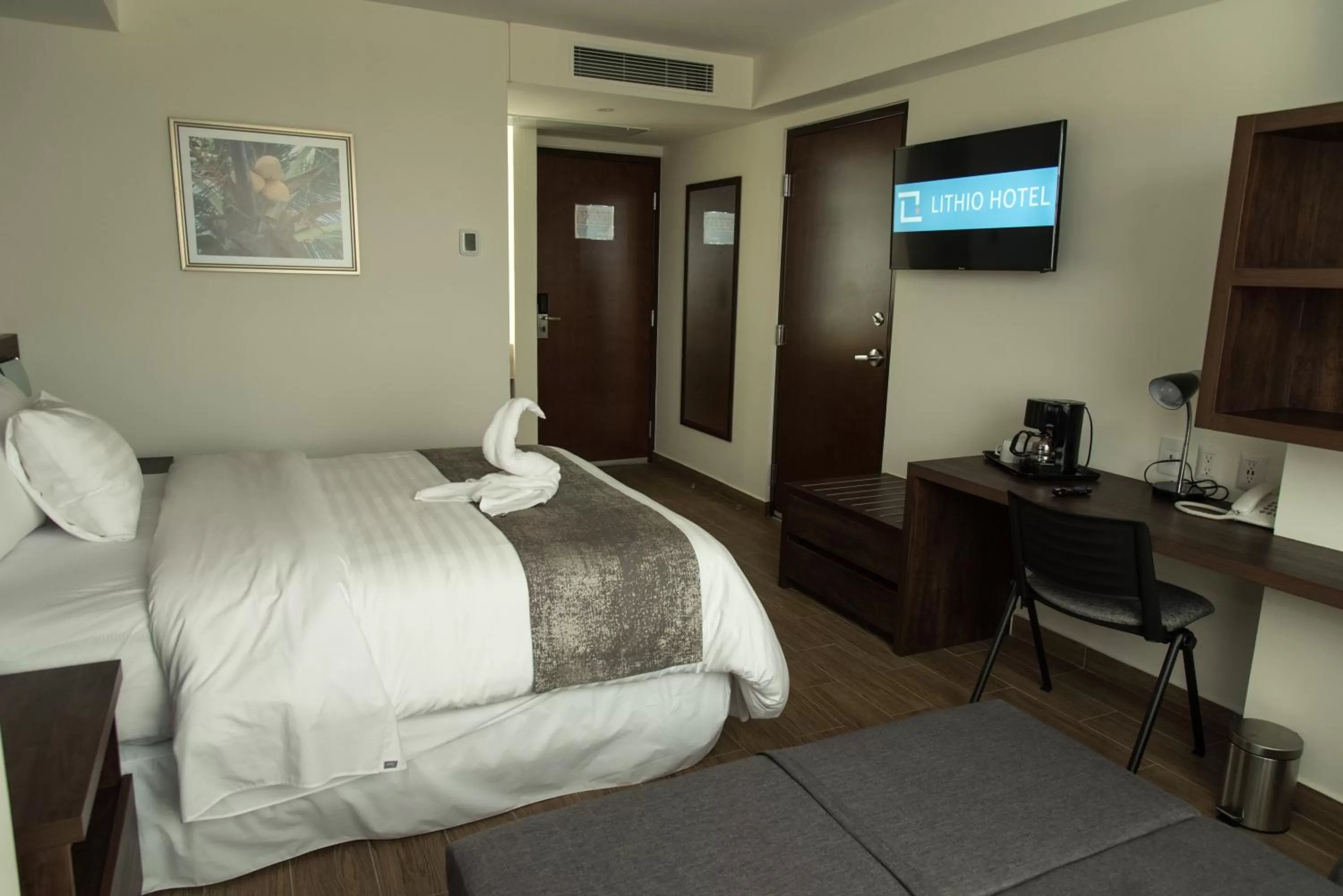 Photo of the whole room, Bed in Lithio Hotel