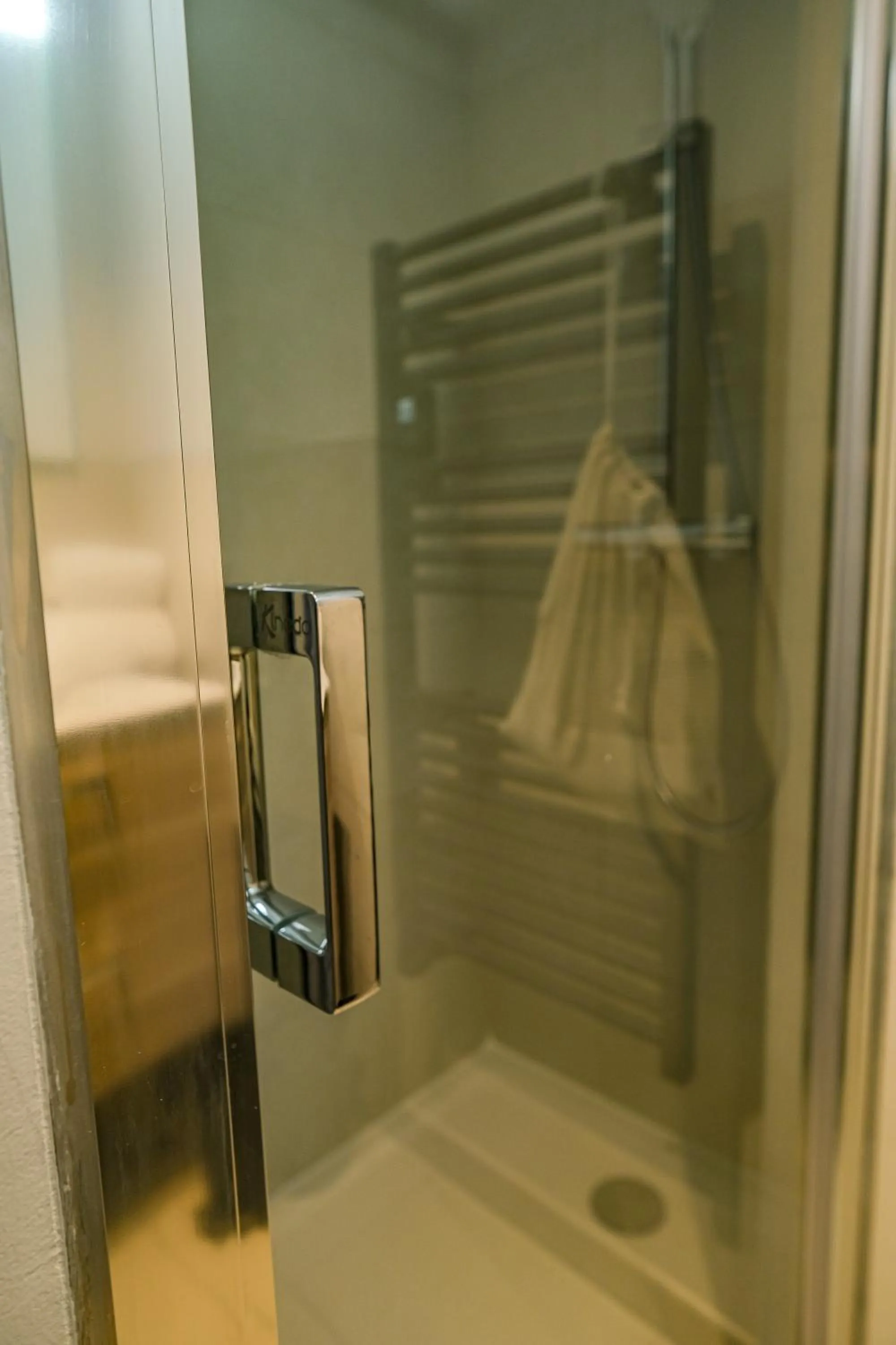 Shower in Live Hotels Bordeaux Lac