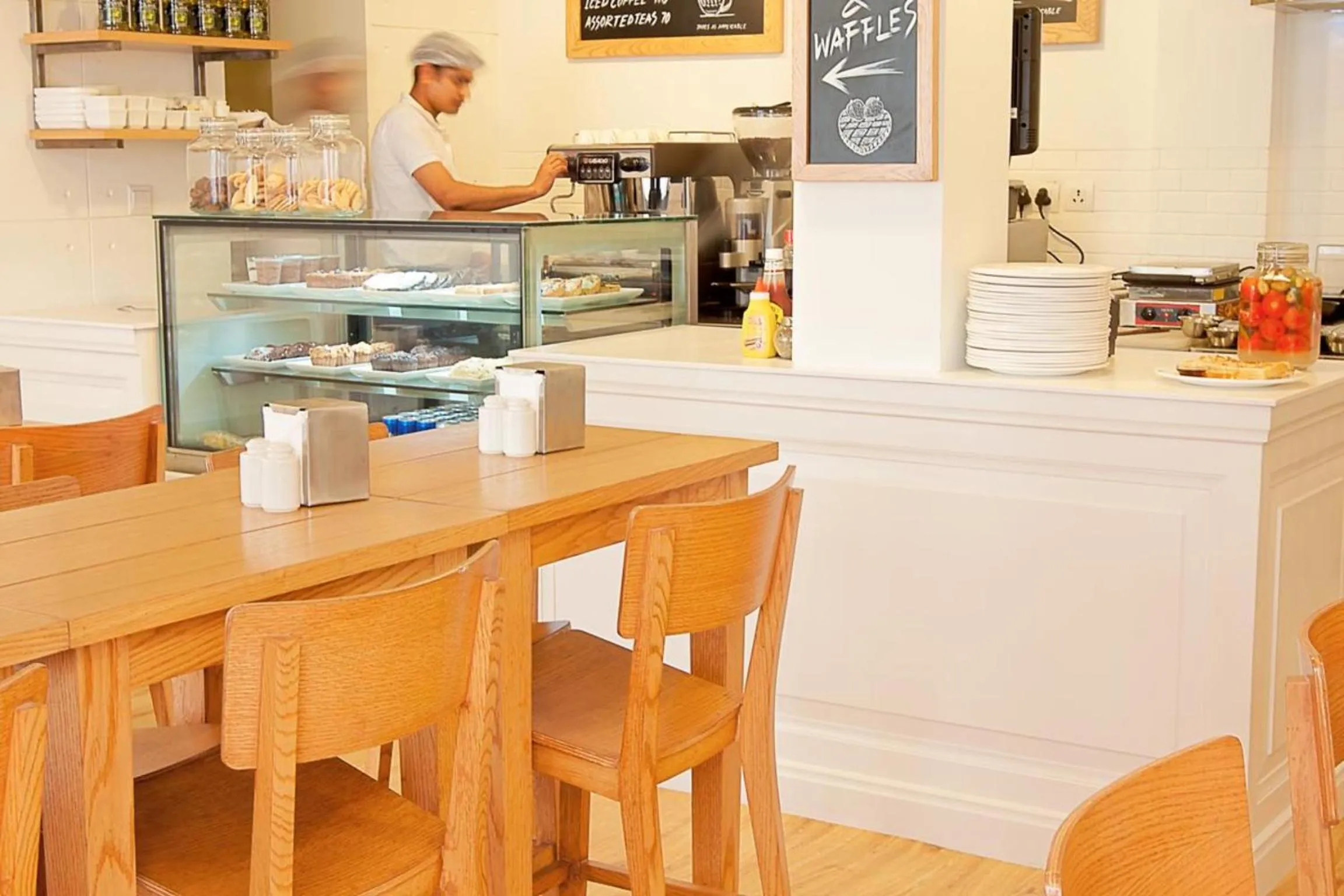 Restaurant/places to eat in Bloomrooms @ Link Road