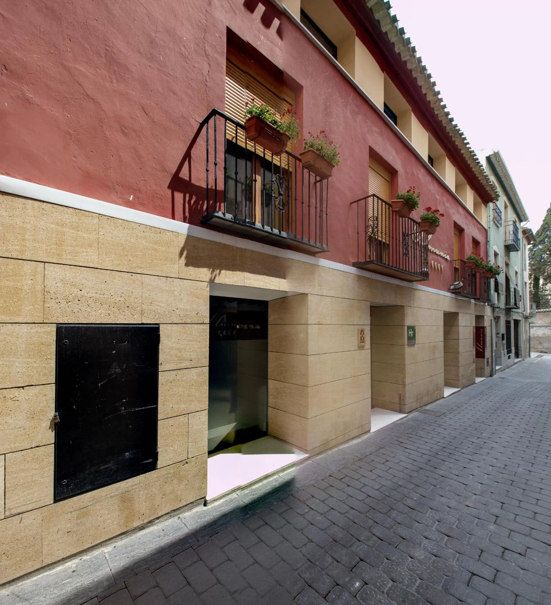 Facade/entrance in Hotel Almunia