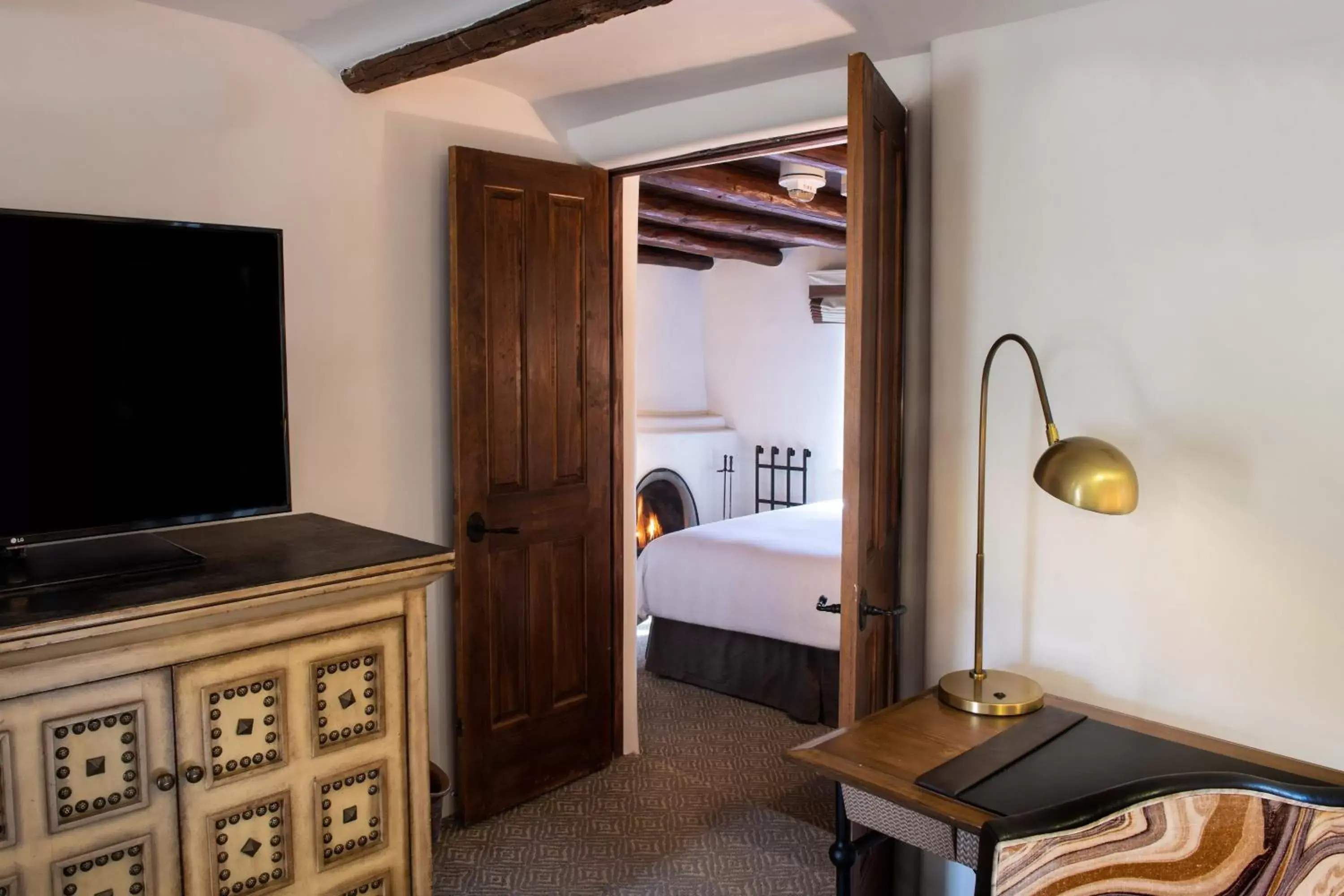 Living room, Bed in La Posada De Santa Fe, a Tribute Portfolio Resort & Spa