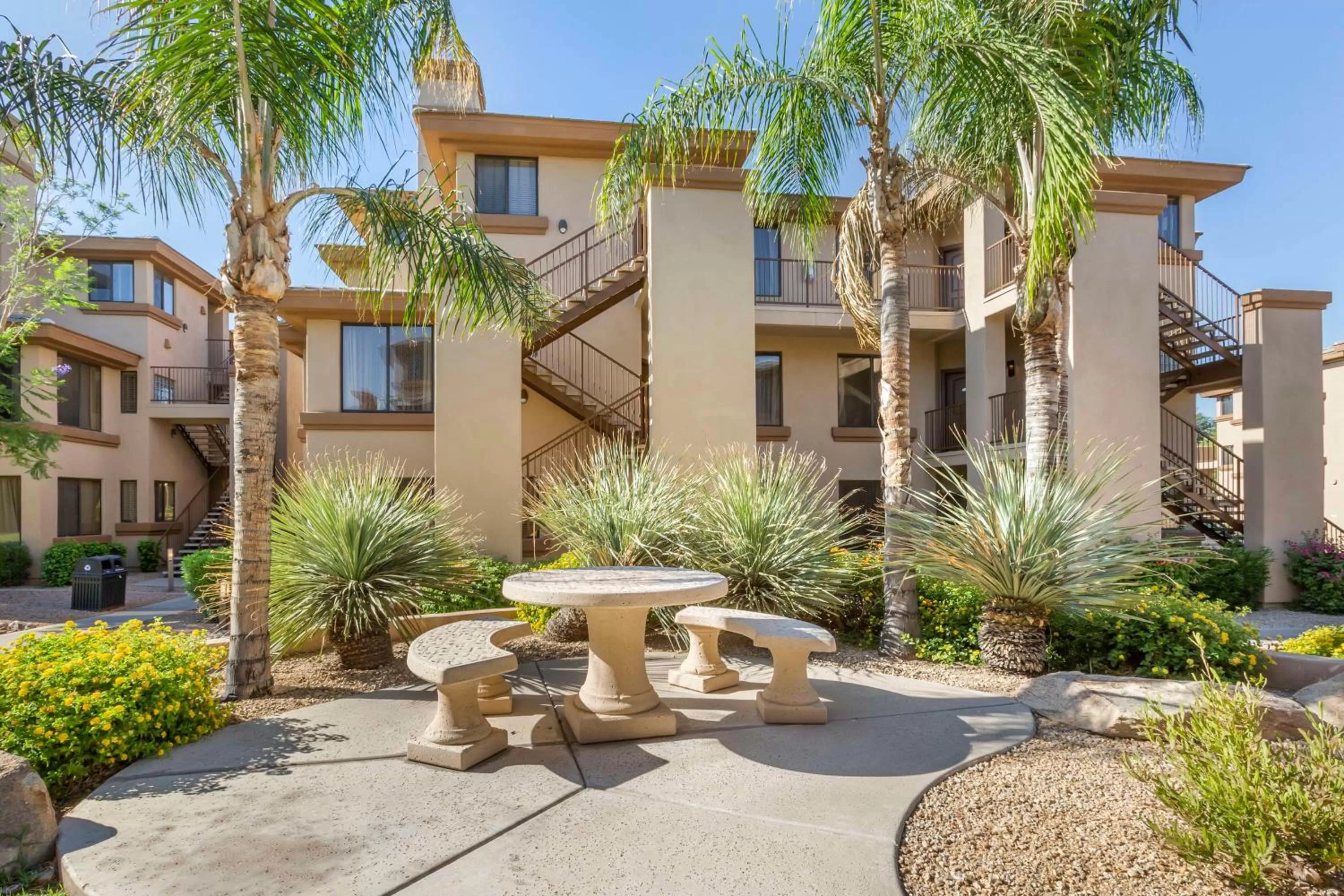 Property building in Hilton Vacation Club Scottsdale Links Resort