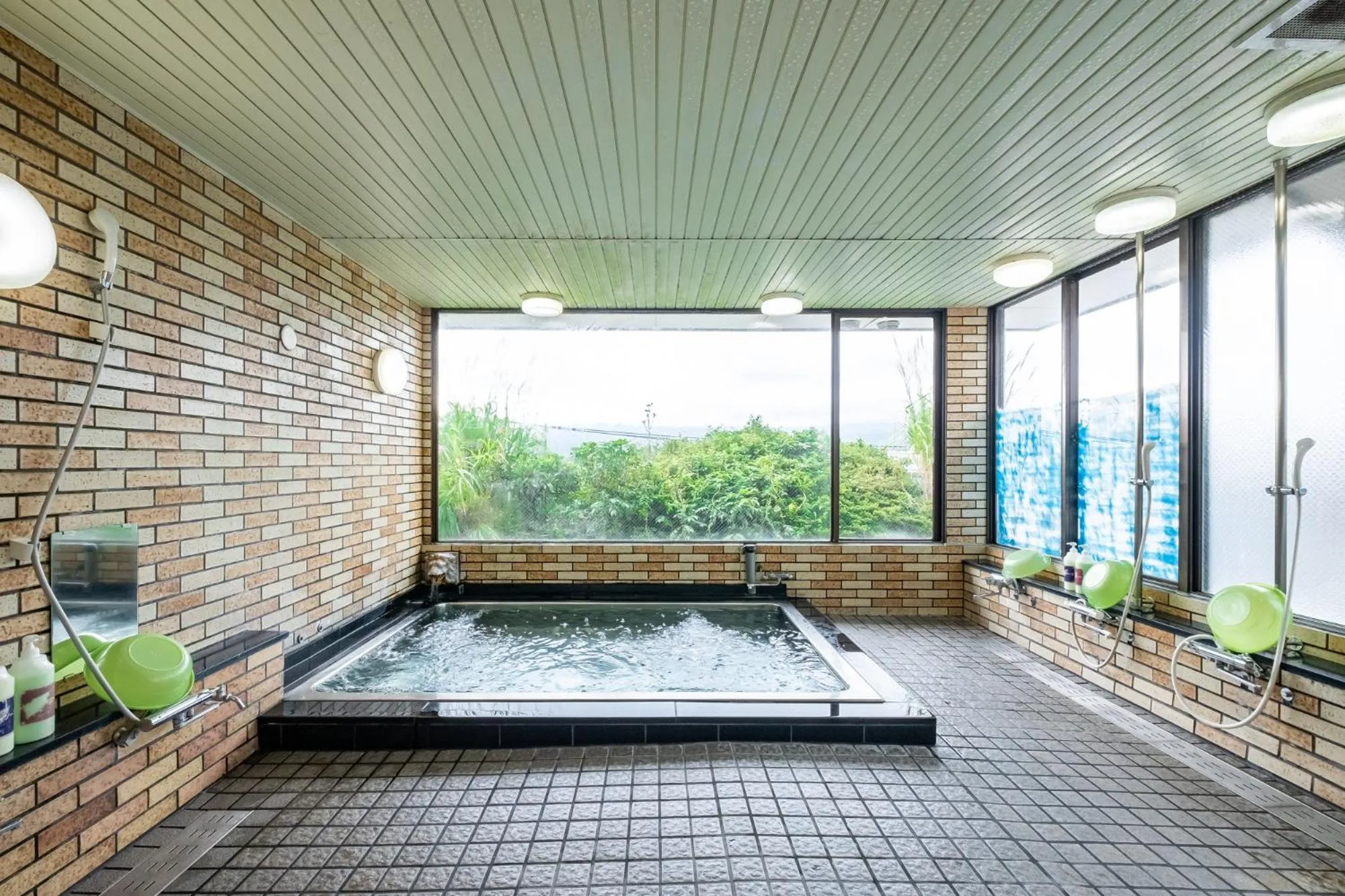 Hot Tub in Kawaguchiko Station Inn