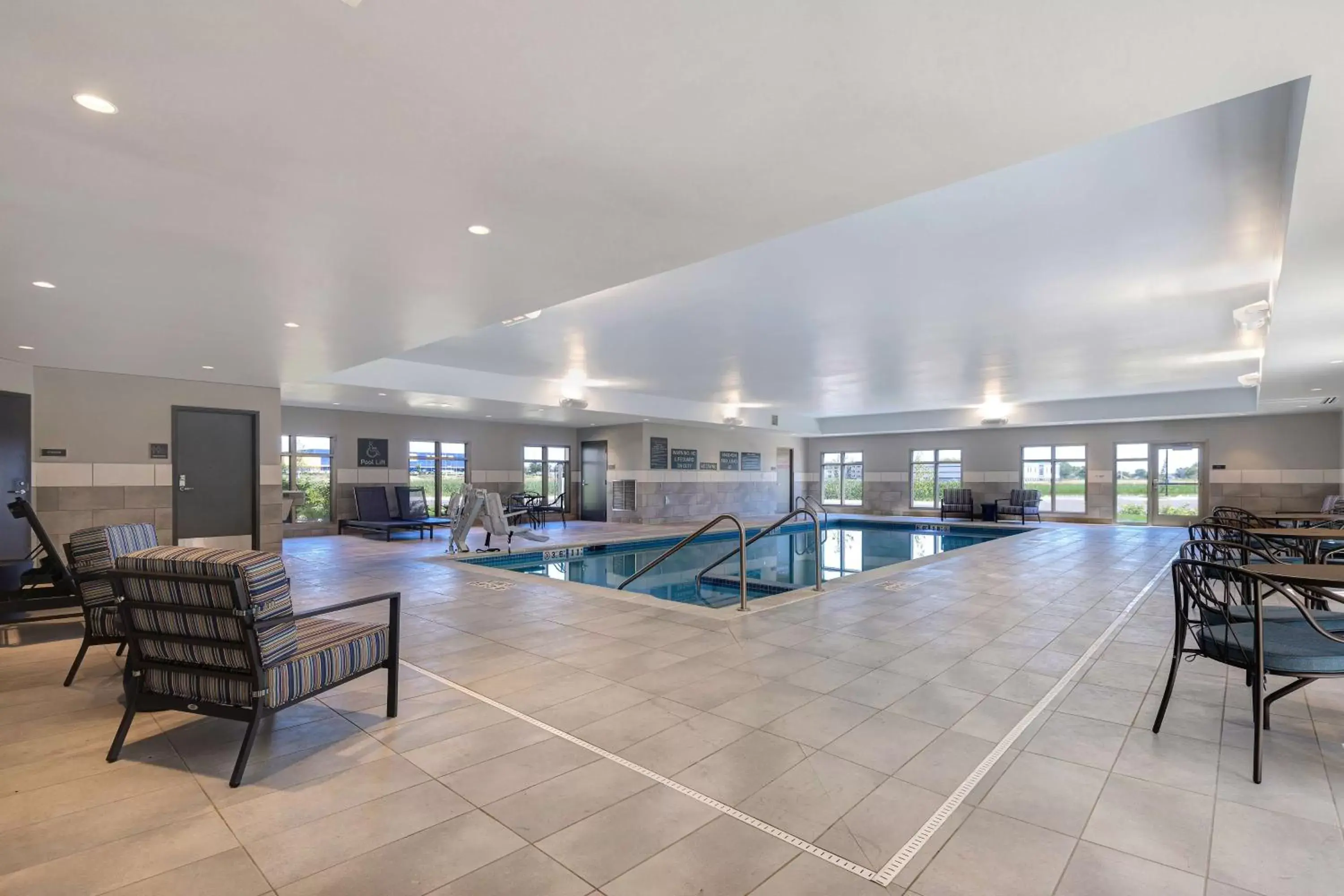 Swimming Pool in Homewood Suites By Hilton Oak Creek Milwaukee