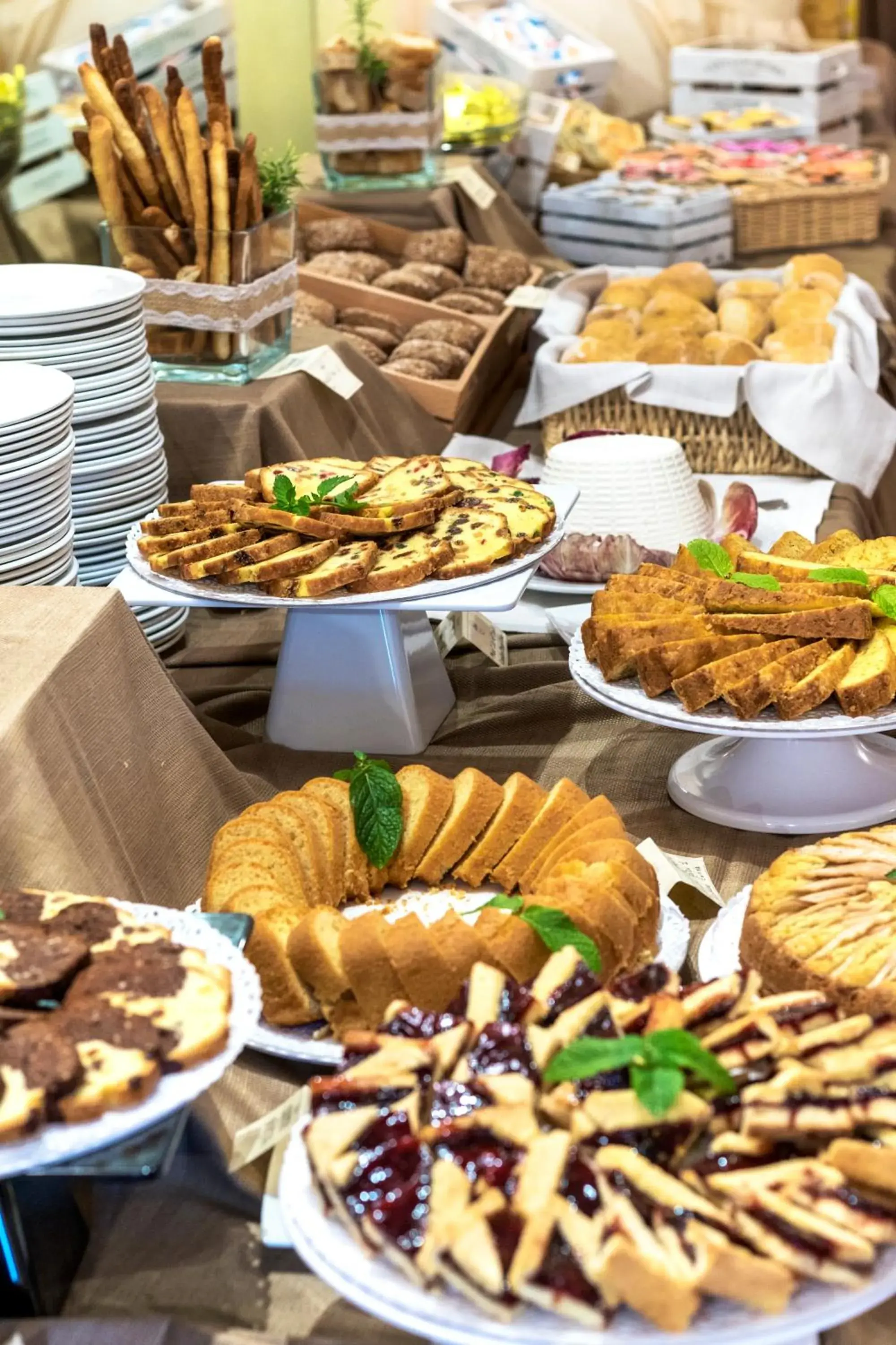 Buffet breakfast in Colonna Hotel Country & Sporting