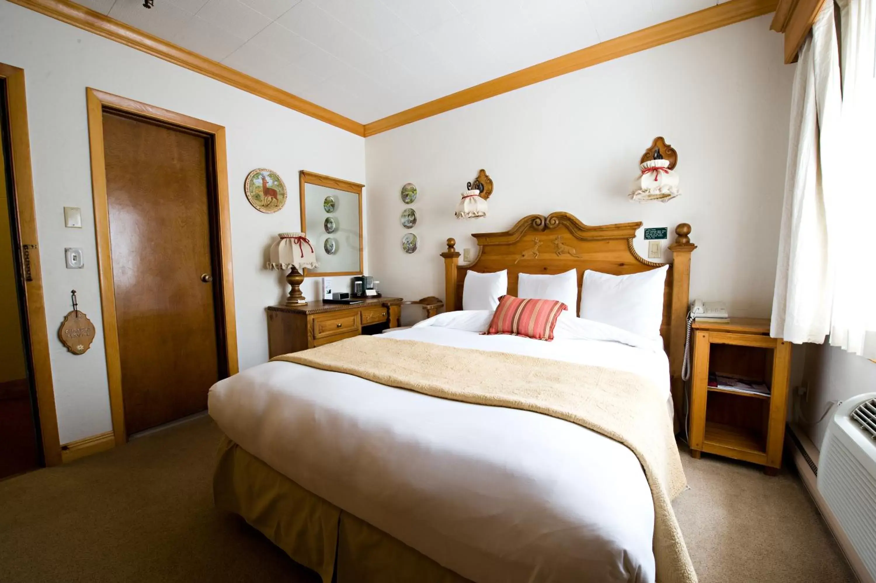 Bedroom, Bed in The Alpenhof