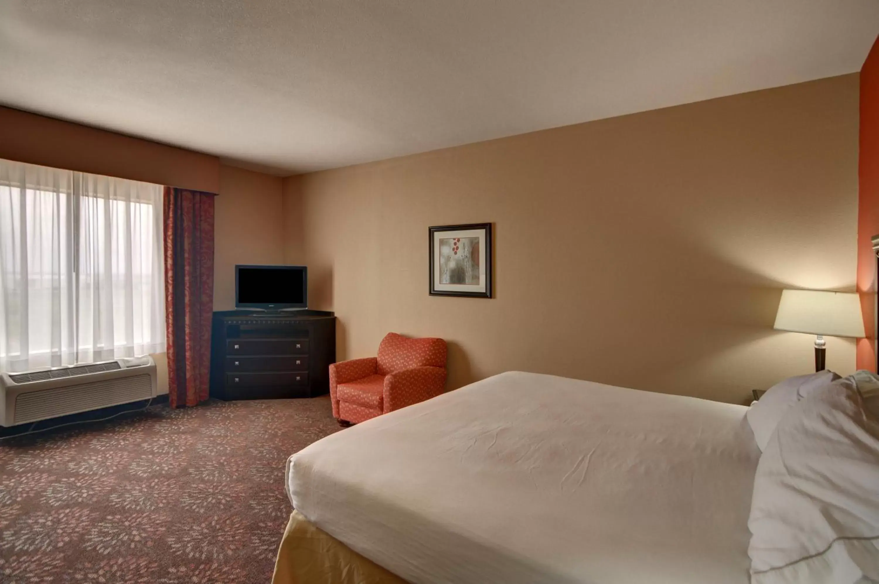 Photo of the whole room, Bed in Holiday Inn Express Hotel and Suites Altus, an IHG Hotel