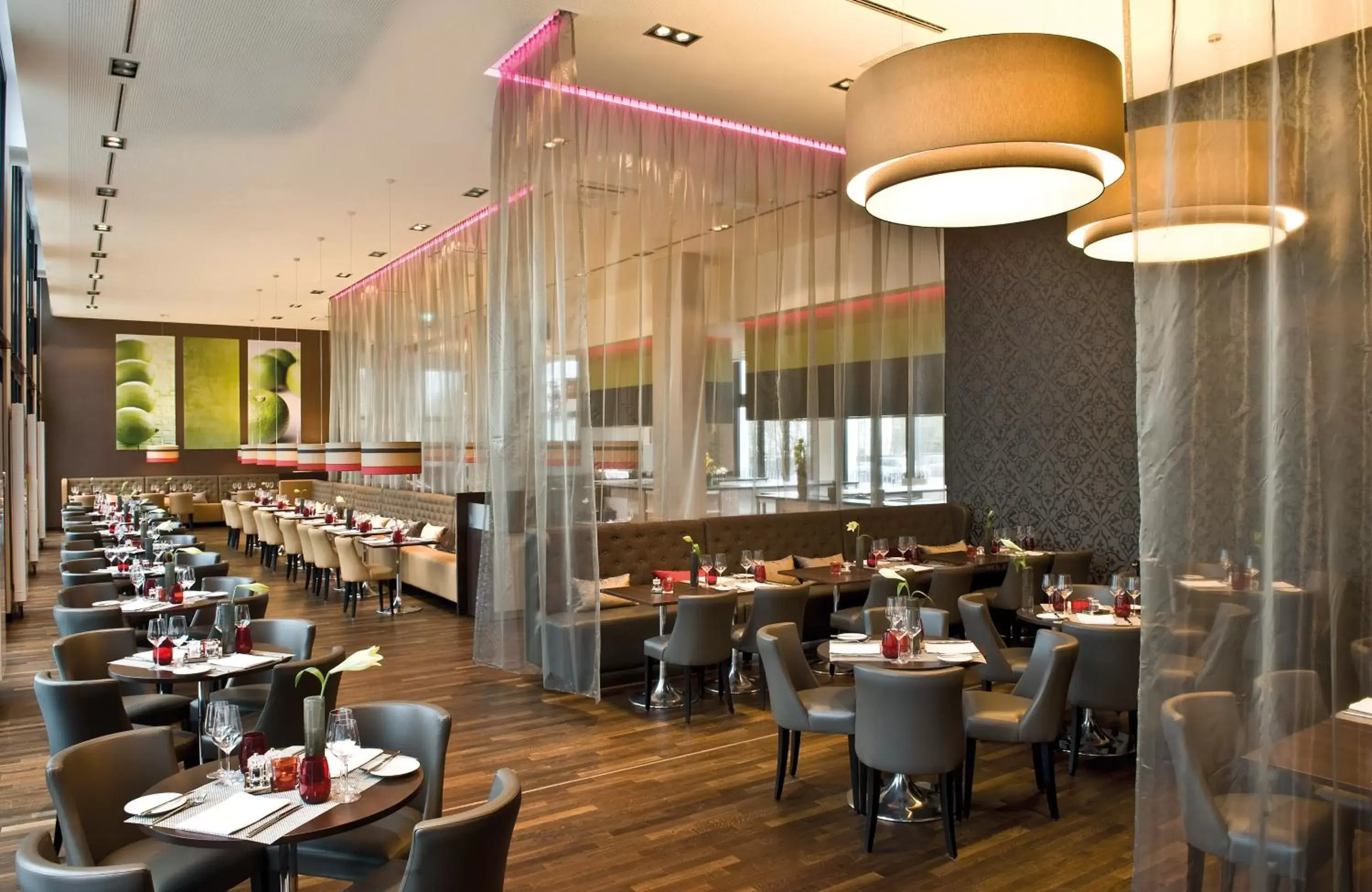 Restaurant/Places to Eat in Leonardo Royal Hotel Munich