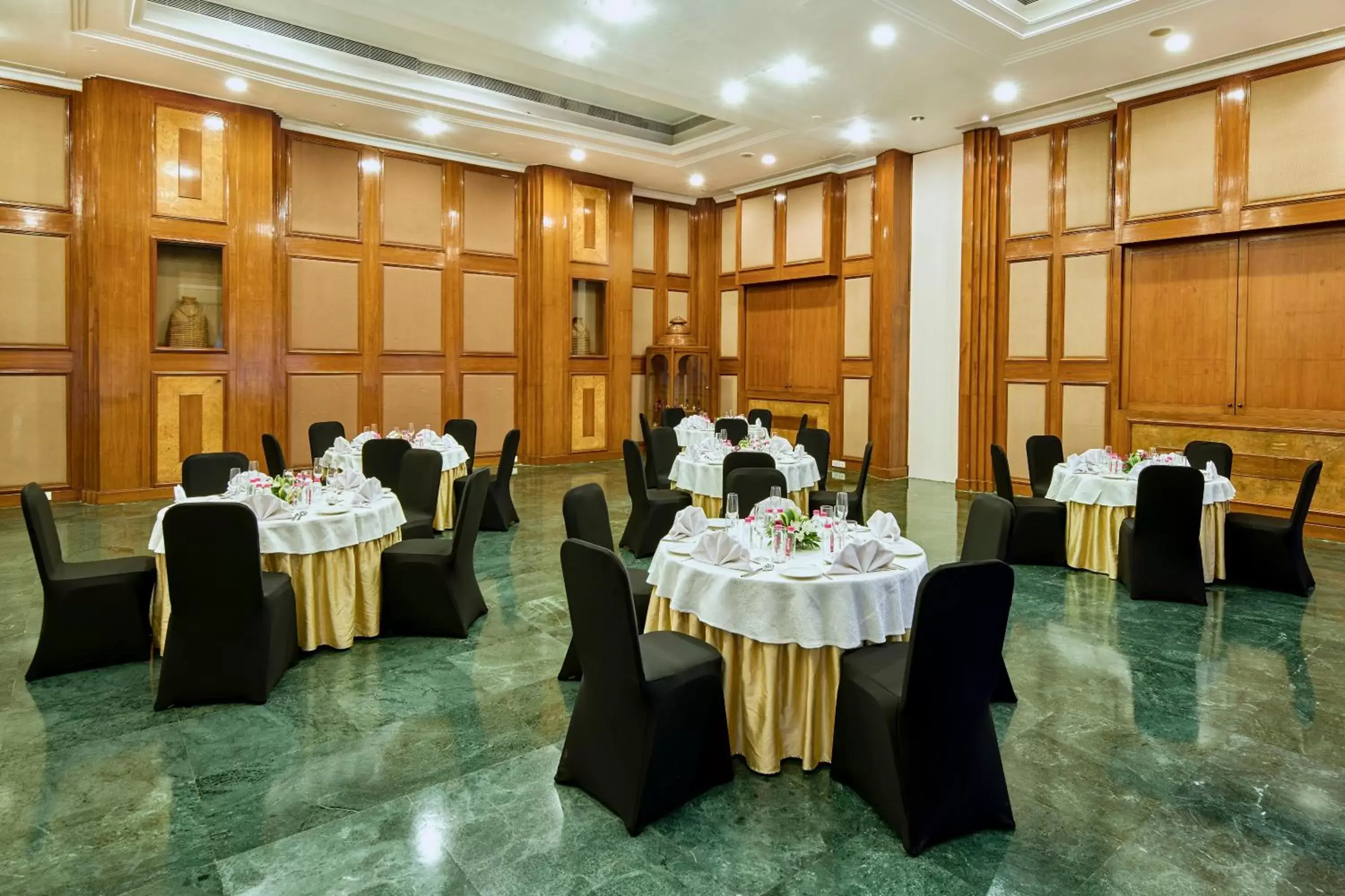 Banquet/Function facilities, Banquet Facilities in The Ummed Ahmedabad Airport