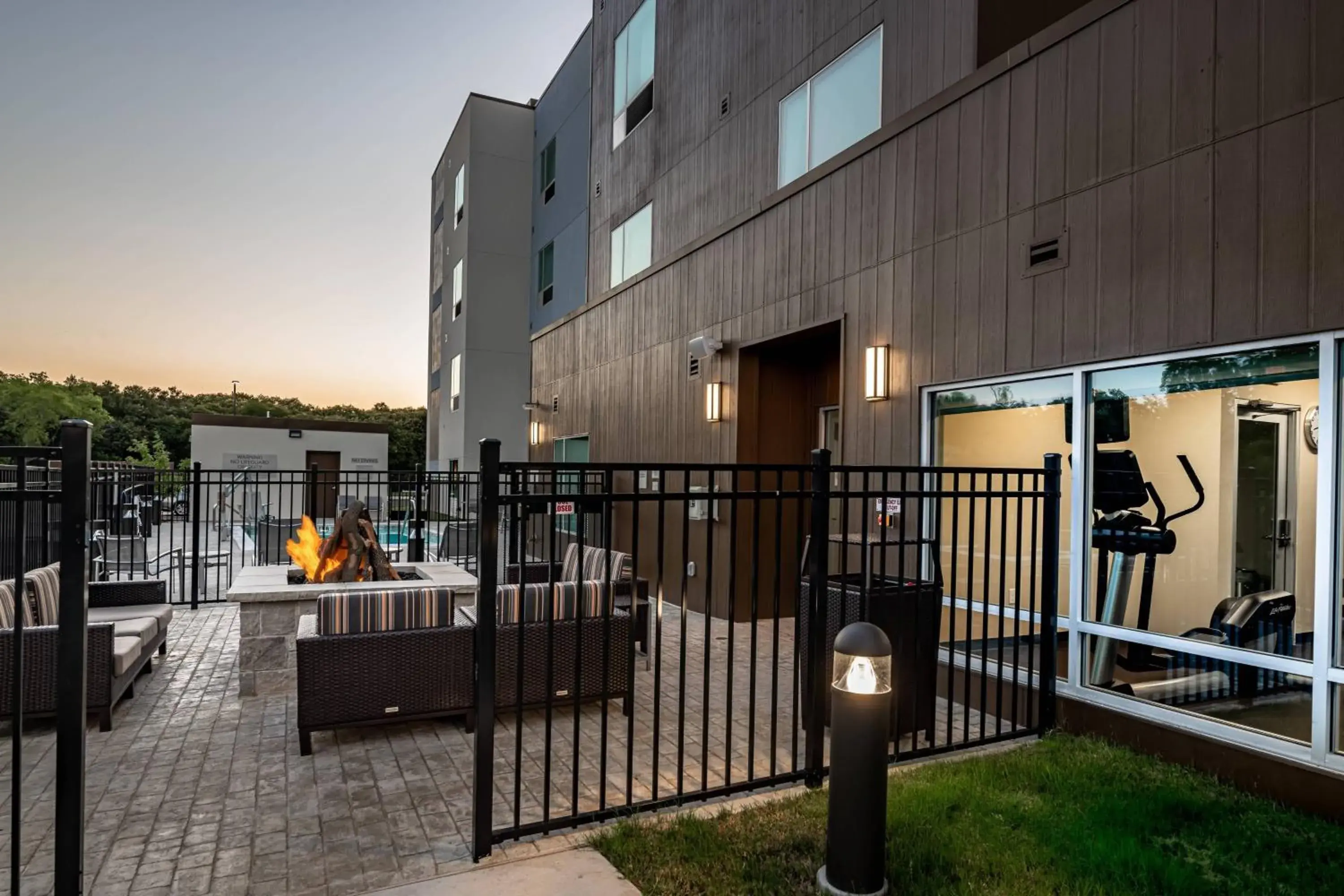 Property building in TownePlace Suites Austin South