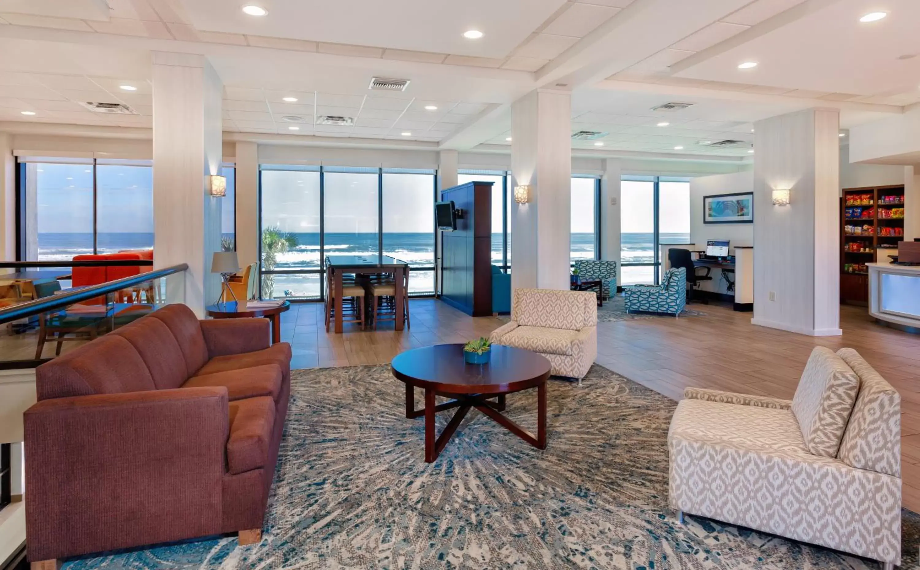 Lobby or reception, Seating Area in Holiday Inn Express & Suites Oceanfront Daytona Beach Shores, an IHG Hotel