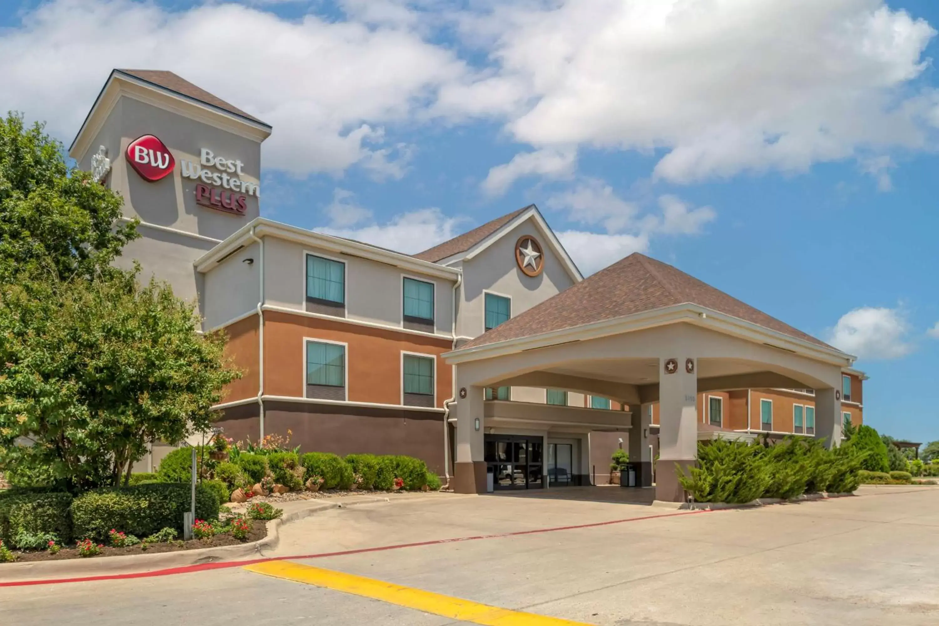 Property Building in Best Western Plus Denton Inn & Suites