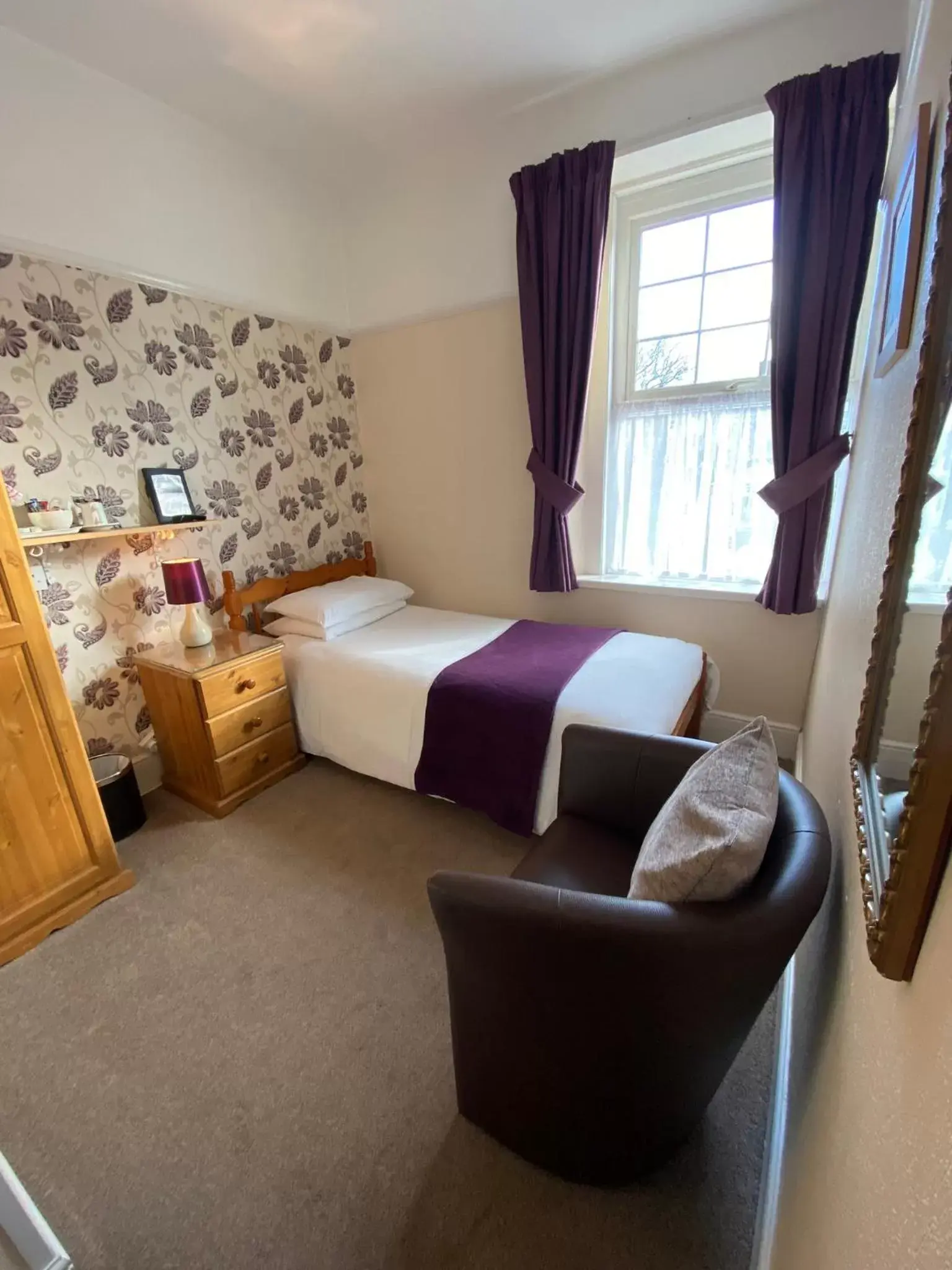 Photo of the whole room, Bed in Paignton Court