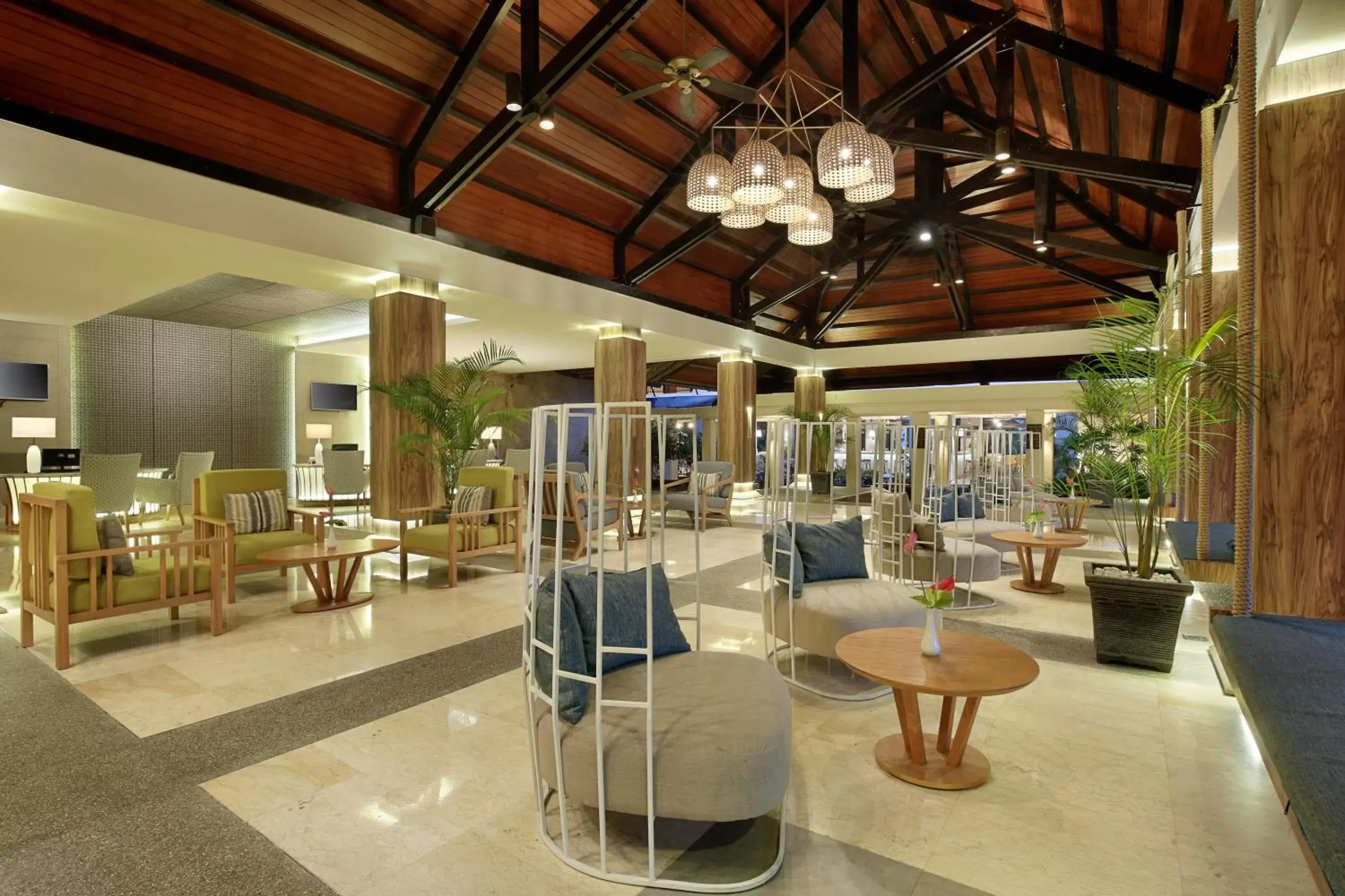 Lobby or reception, Restaurant/Places to Eat in Mercure Manado Tateli Resort and Convention
