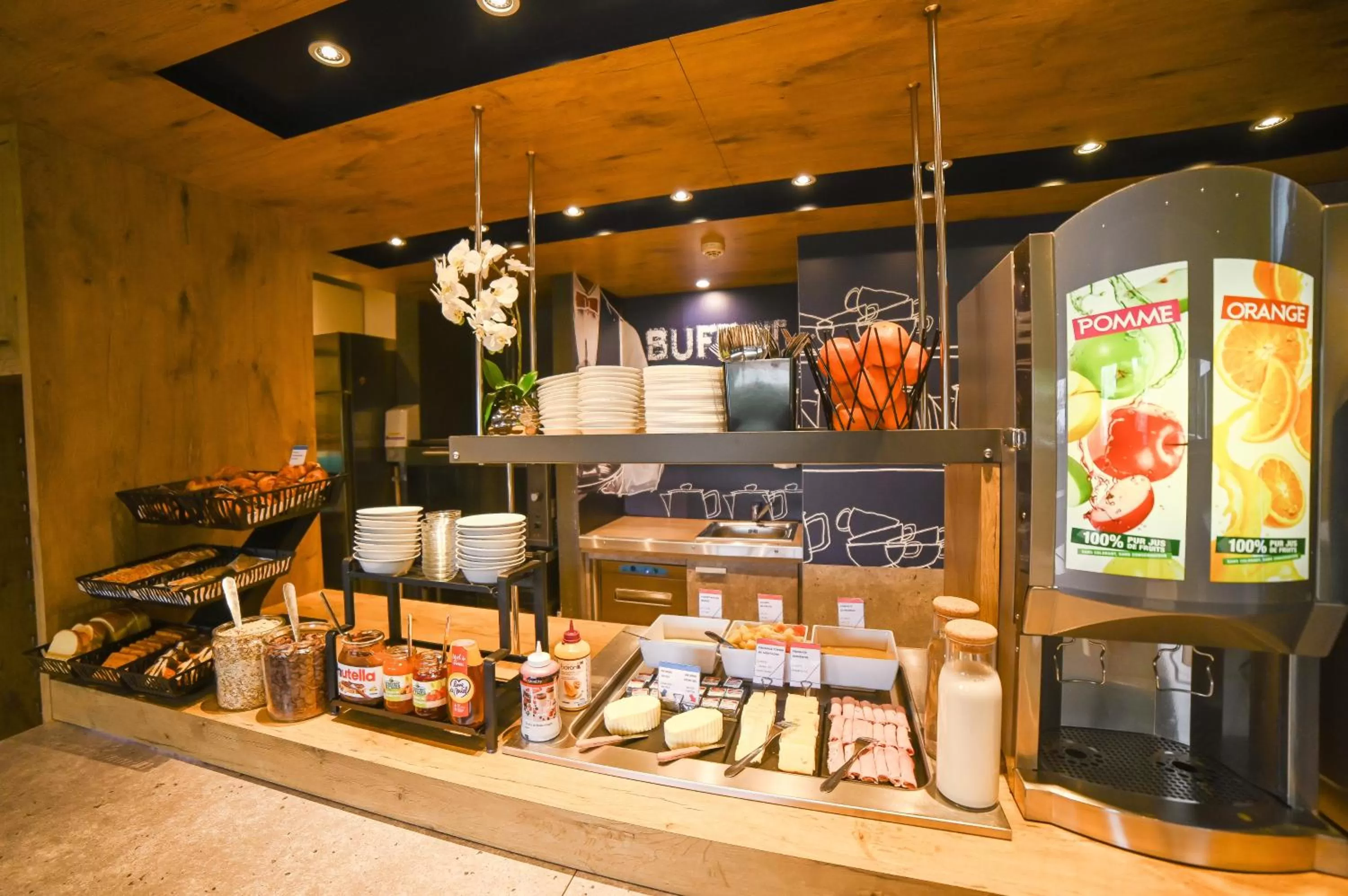 Buffet breakfast in ibis budget Site du Futuroscope