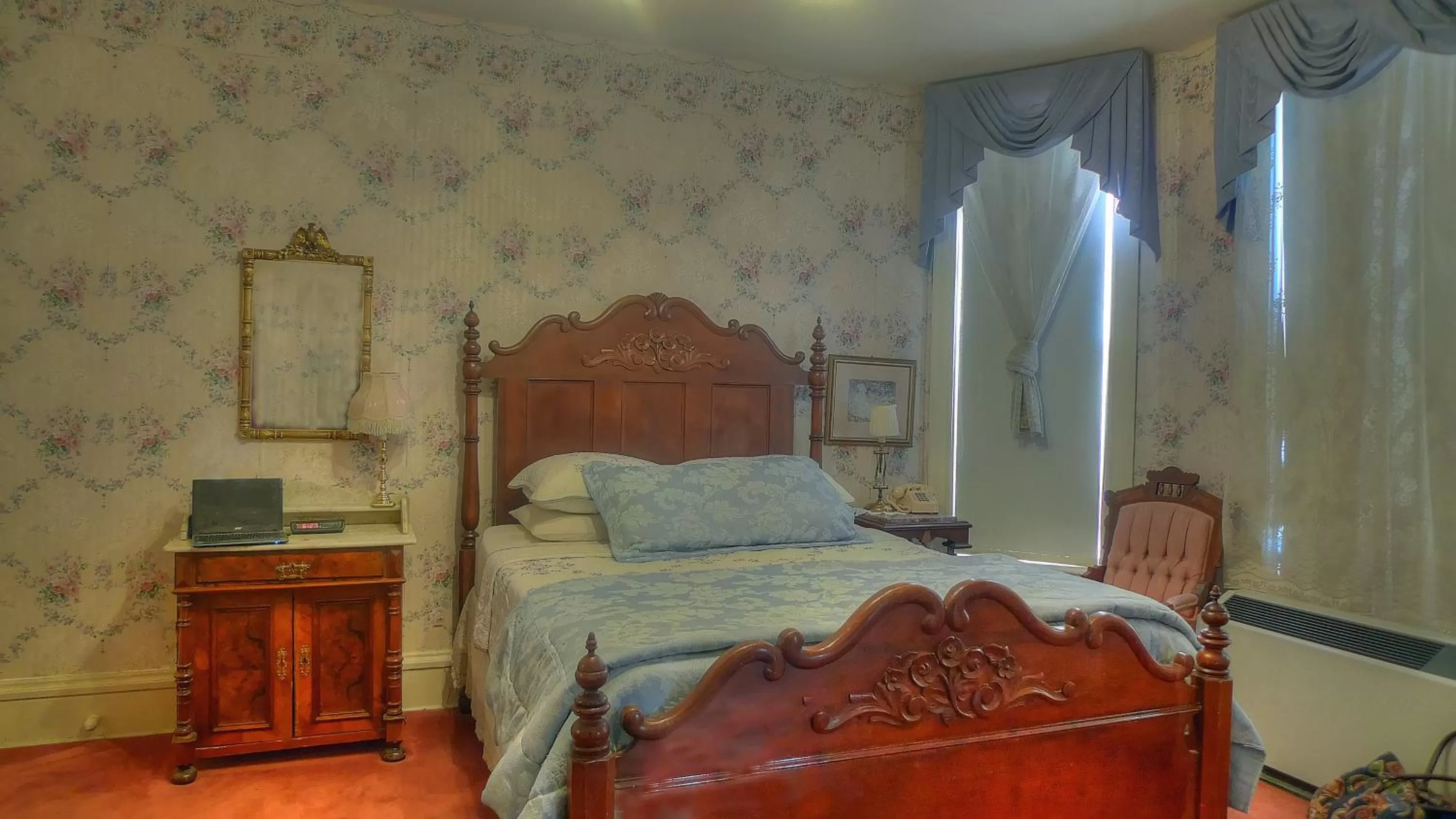 Photo of the whole room, Bed in The Redstone Inn and Suites