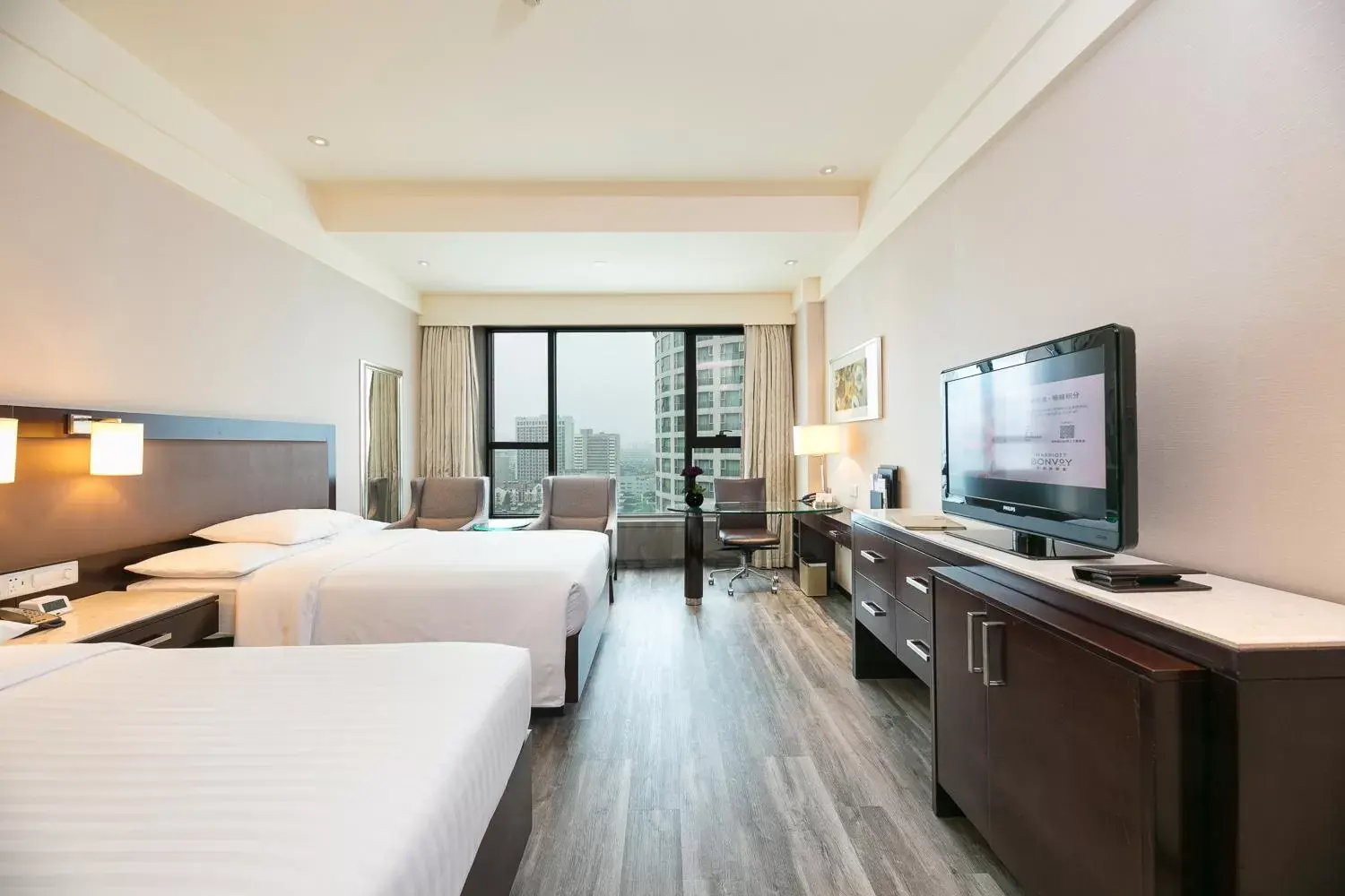 Photo of the whole room, TV/Entertainment Center in Courtyard by Marriott Hangzhou Wulin