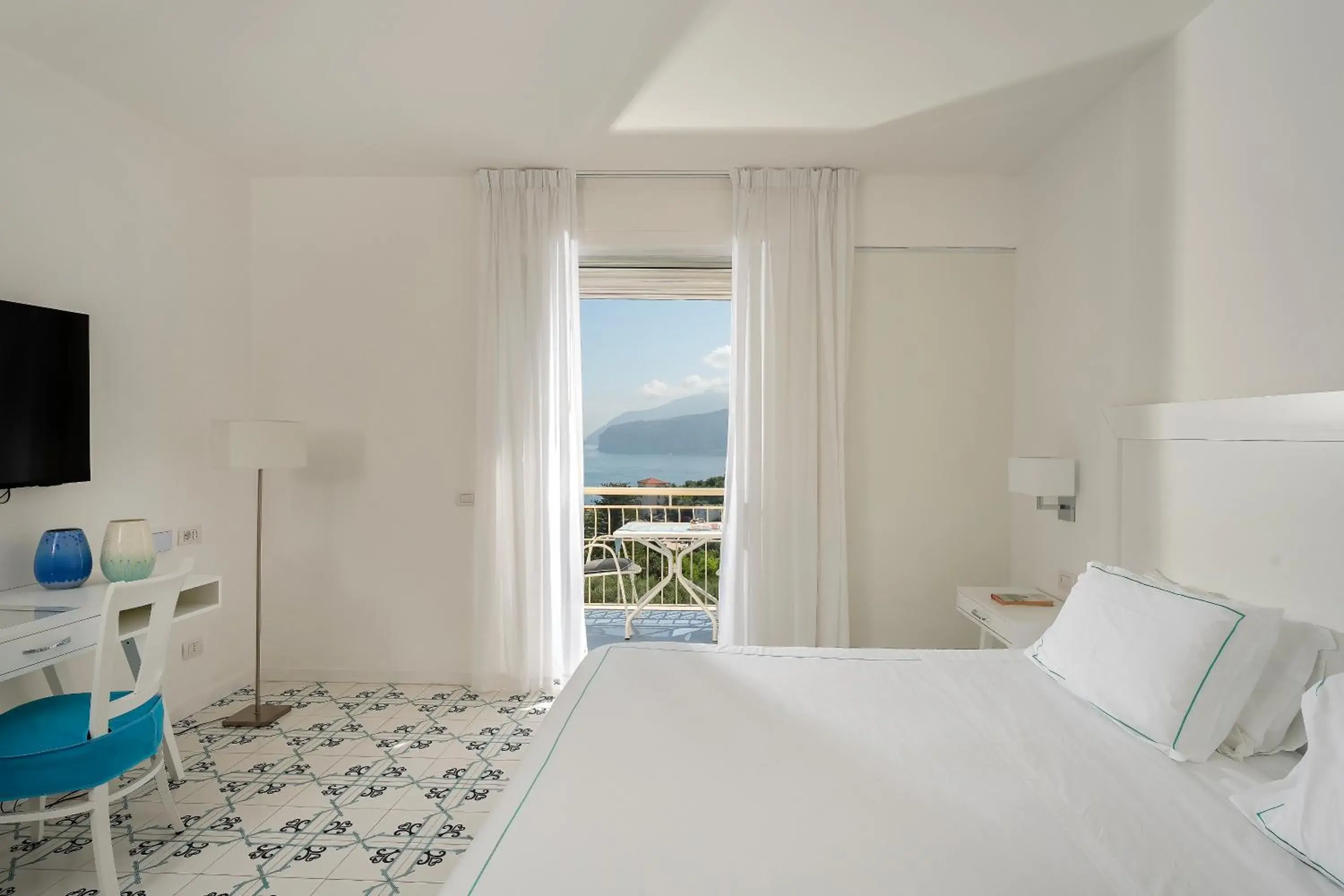 Bedroom in Hotel Grand Vesuvio