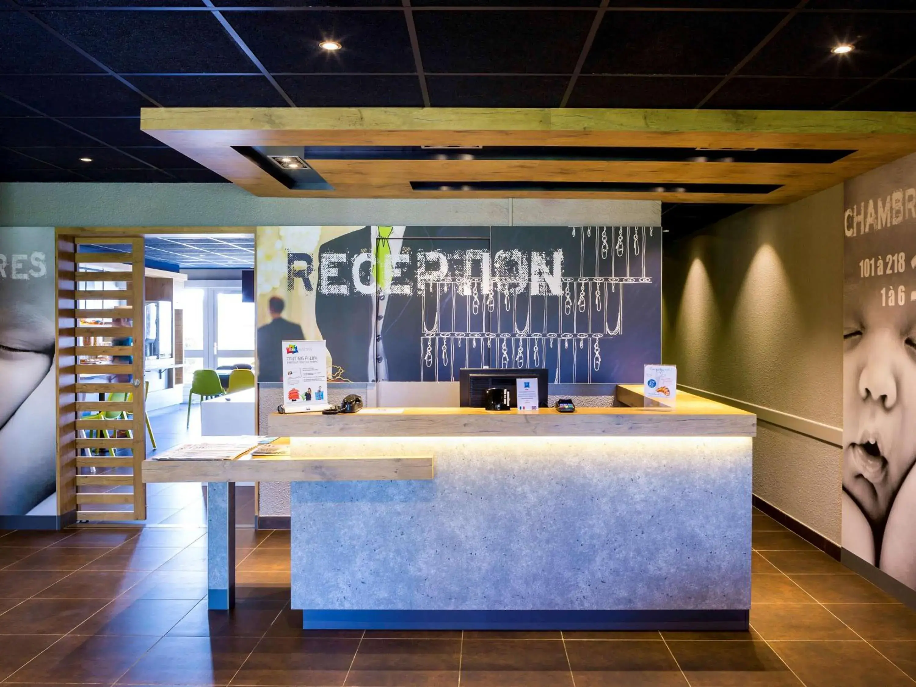 Property building, Lobby/Reception in ibis budget Quimper