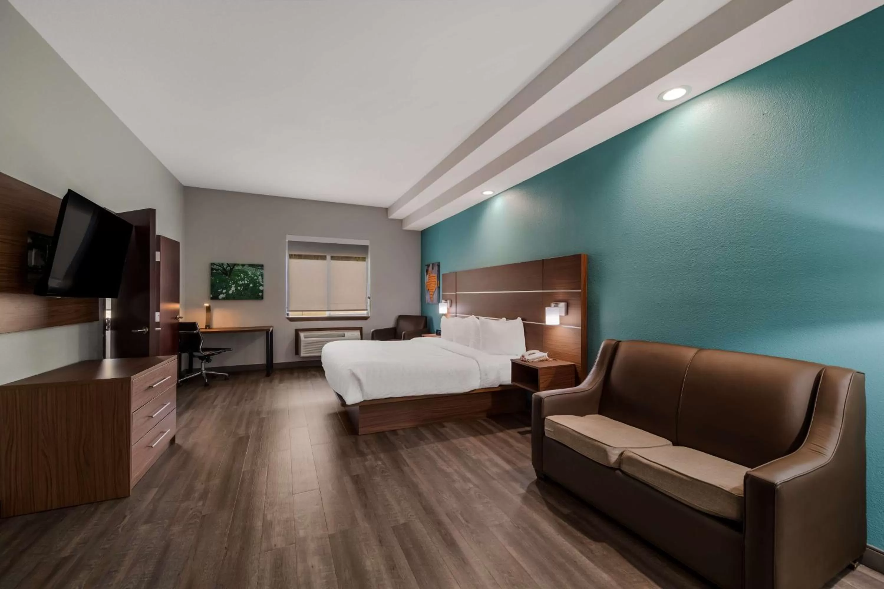 Photo of the whole room, Bed in Best Western Bowie Inn & Suites