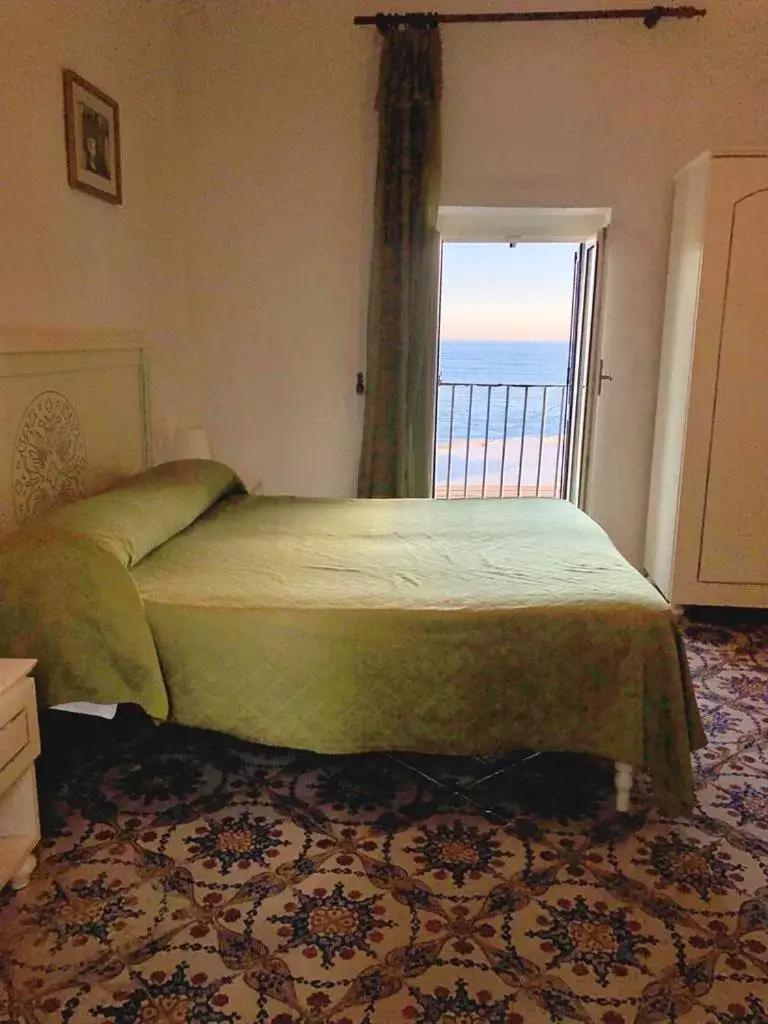 Bed in Rocca Sul Mare Hotel